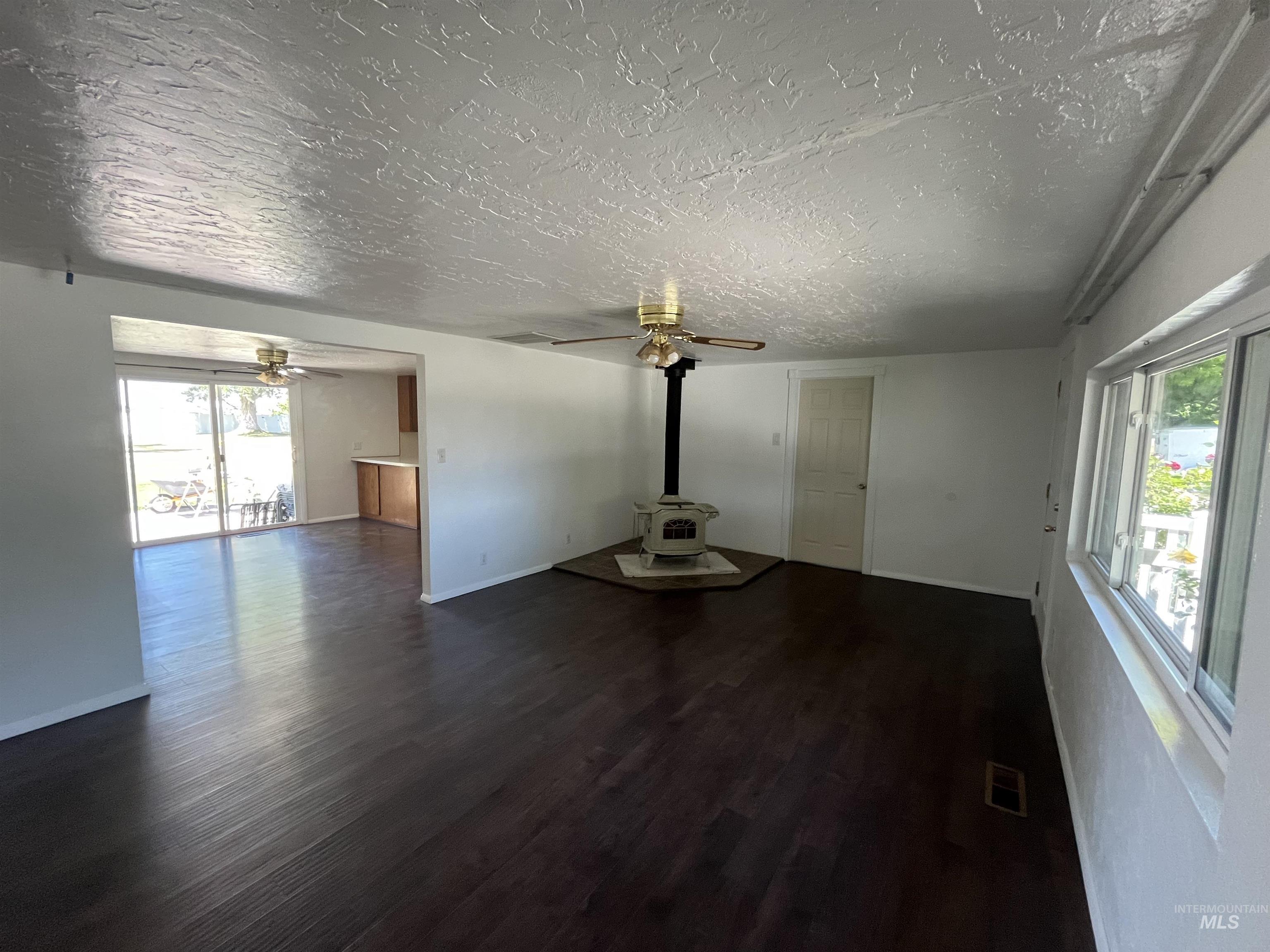 3073 Vickie Lane, Twin Falls, Idaho 83301, 3 Bedrooms, 2 Bathrooms, Residential For Sale, Price $395,000, 98950652