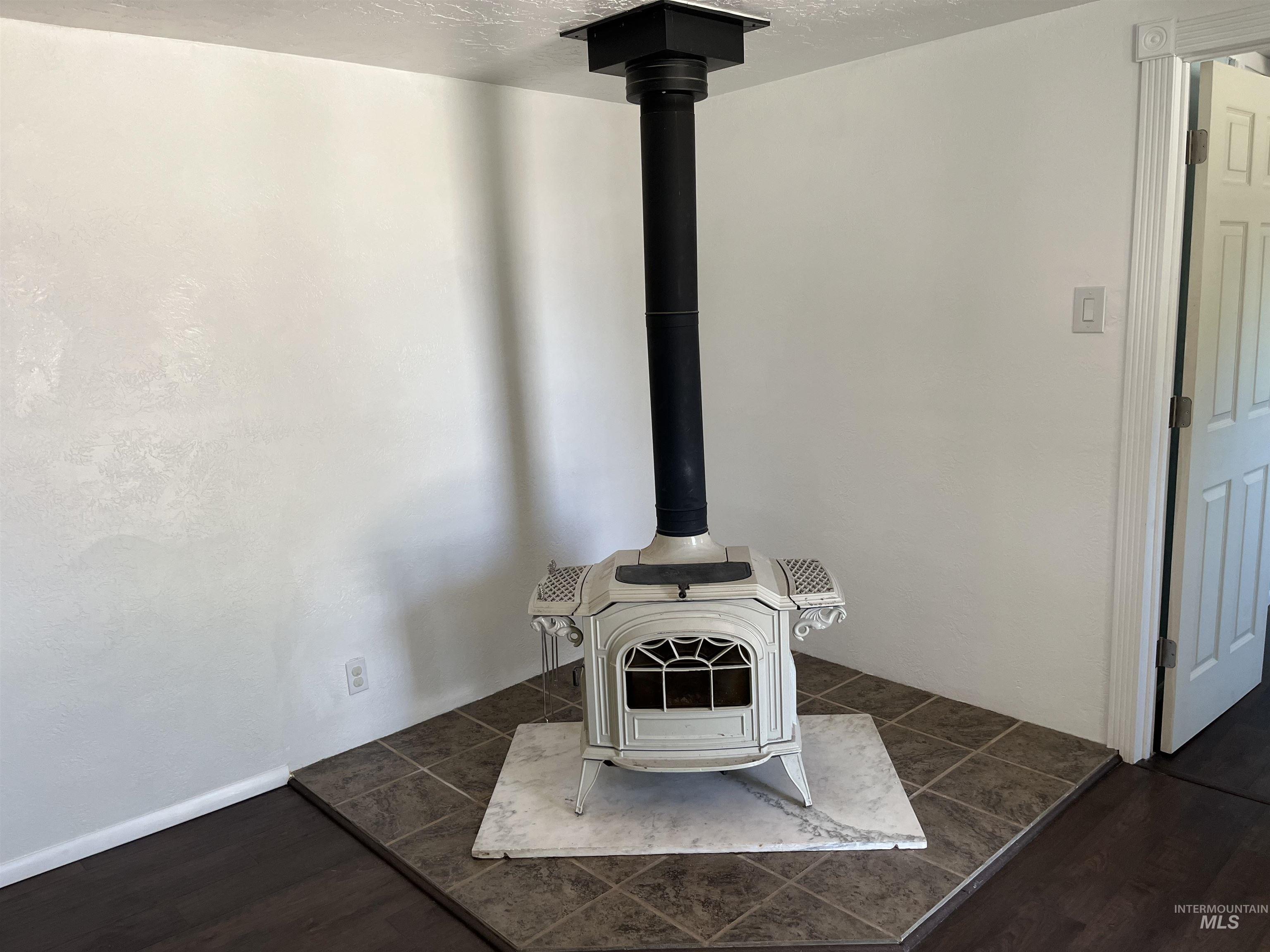 3073 Vickie Lane, Twin Falls, Idaho 83301, 3 Bedrooms, 2 Bathrooms, Residential For Sale, Price $395,000, 98950652