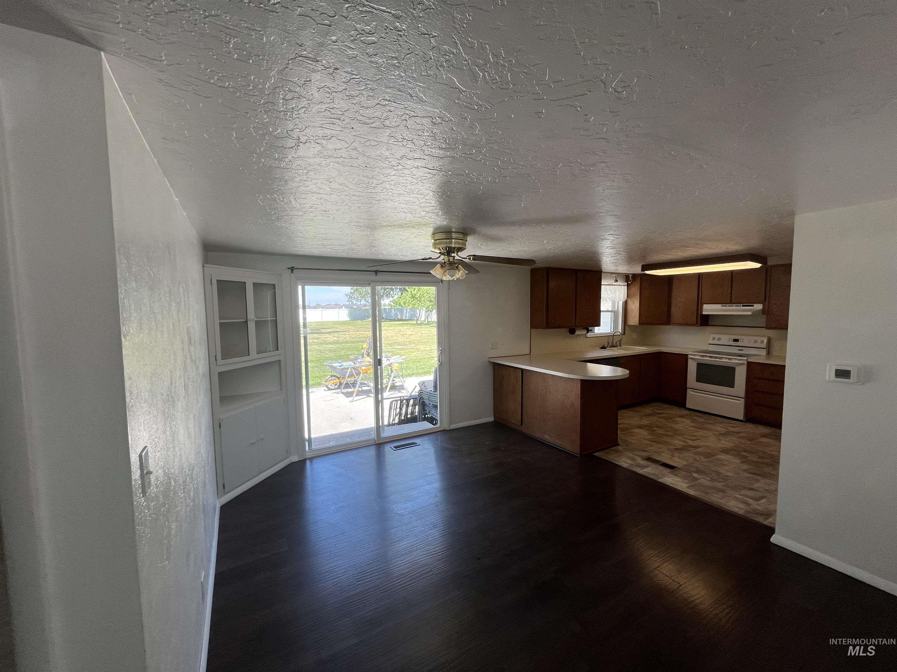 3073 Vickie Lane, Twin Falls, Idaho 83301, 3 Bedrooms, 2 Bathrooms, Residential For Sale, Price $395,000, 98950652