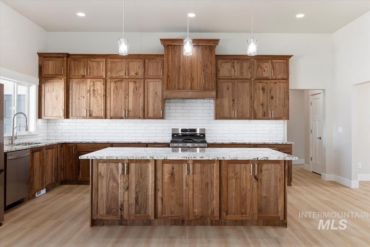 3119 Crescent Moon Rd, Twin Falls, Idaho 83301, 4 Bedrooms, 2.5 Bathrooms, Residential For Sale, Price $639,900, 98950676