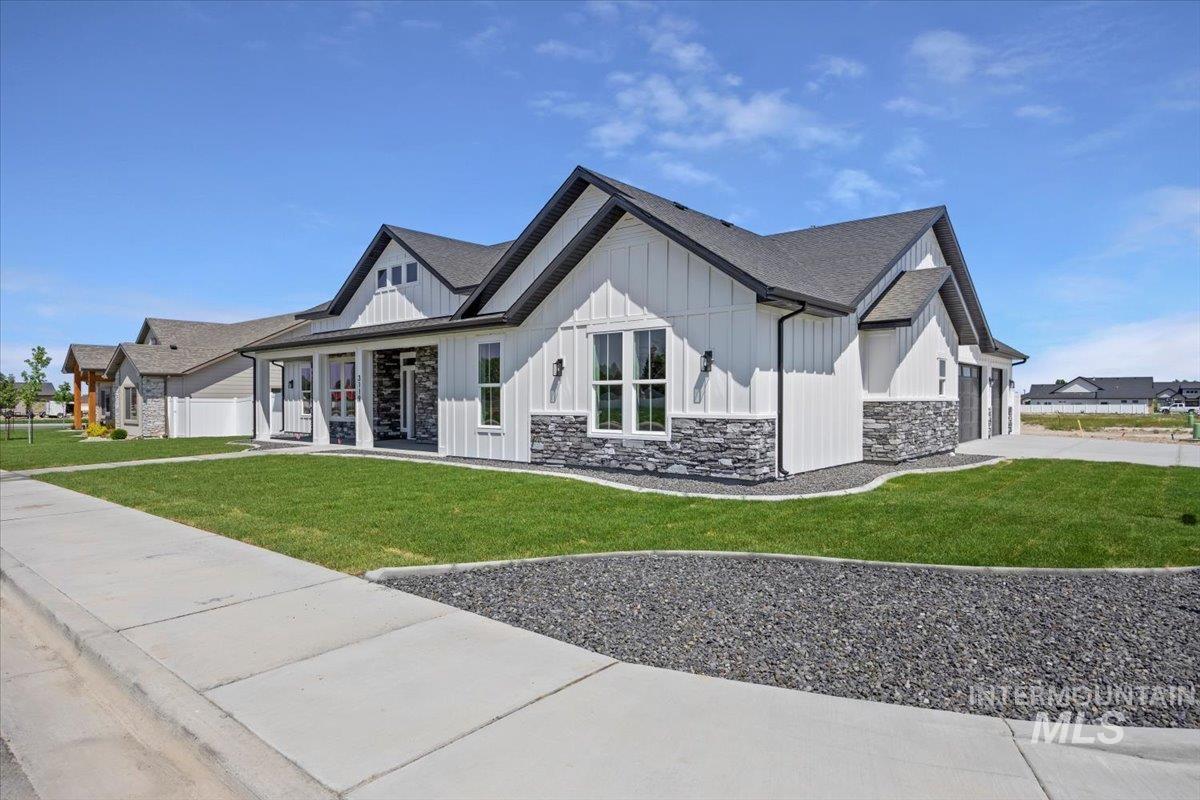 3119 Crescent Moon Rd, Twin Falls, Idaho 83301, 4 Bedrooms, 2.5 Bathrooms, Residential For Sale, Price $639,900, 98950676