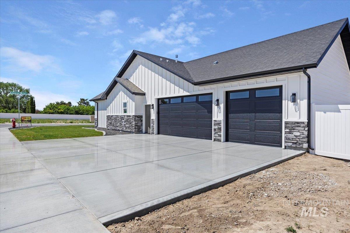 3119 Crescent Moon Rd, Twin Falls, Idaho 83301, 4 Bedrooms, 2.5 Bathrooms, Residential For Sale, Price $639,900, 98950676