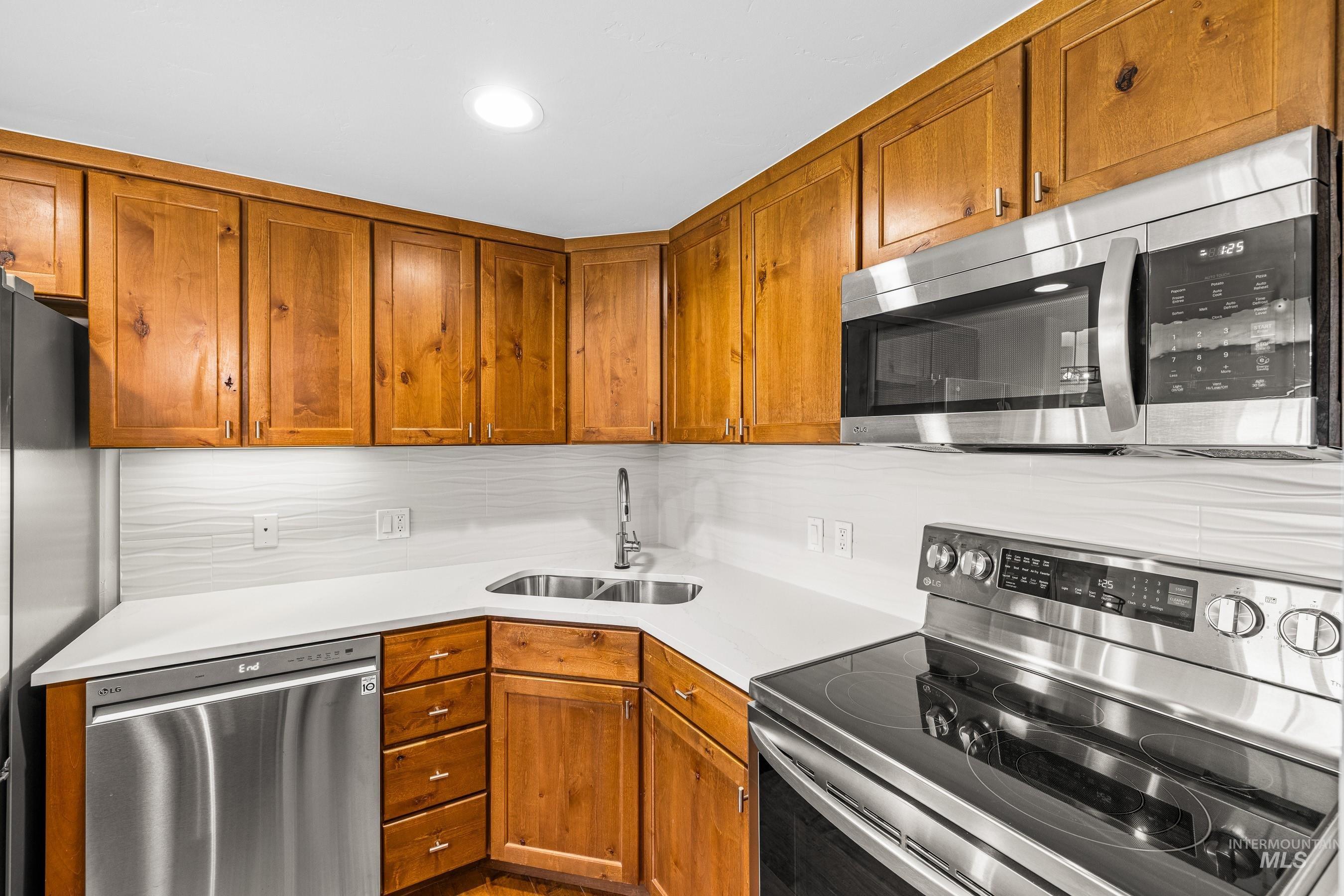 75 Arling Center Court, Donnelly, Idaho 83615, 2 Bedrooms, 2 Bathrooms, Residential For Sale, Price $1,195,000,MLS 98950745