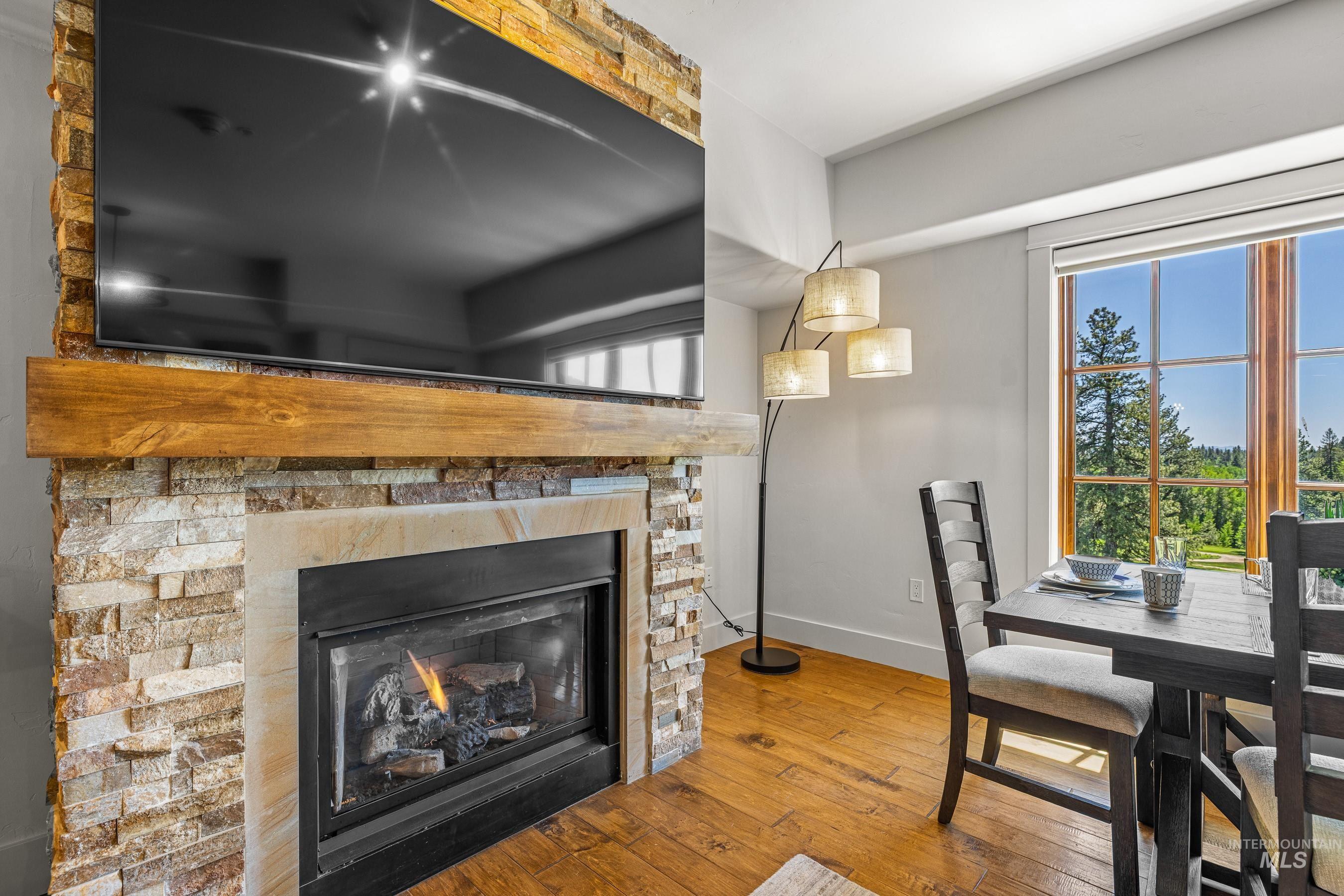 75 Arling Center Court, Donnelly, Idaho 83615, 2 Bedrooms, 2 Bathrooms, Residential For Sale, Price $1,195,000,MLS 98950745