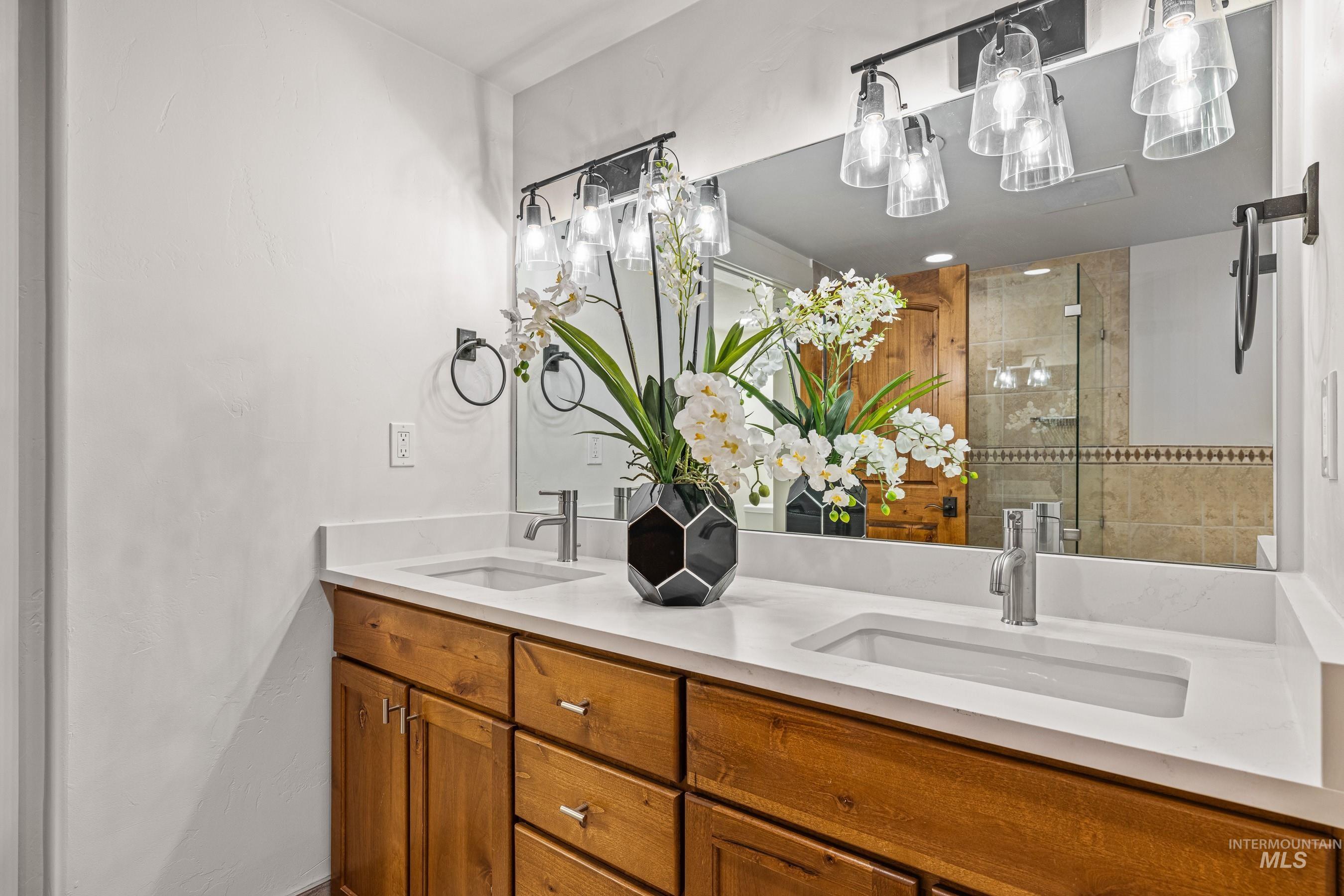 75 Arling Center Court, Donnelly, Idaho 83615, 2 Bedrooms, 2 Bathrooms, Residential For Sale, Price $1,195,000,MLS 98950745