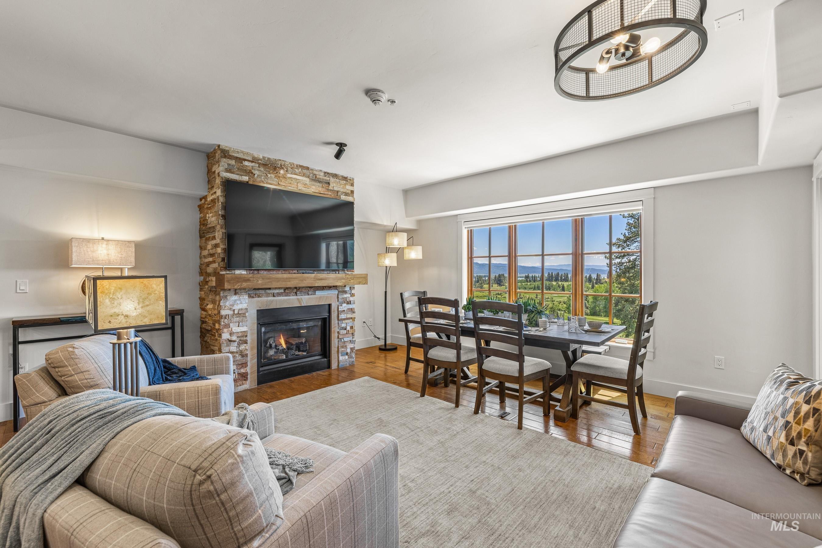 75 Arling Center Court, Donnelly, Idaho 83615, 2 Bedrooms, 2 Bathrooms, Residential For Sale, Price $1,195,000,MLS 98950745