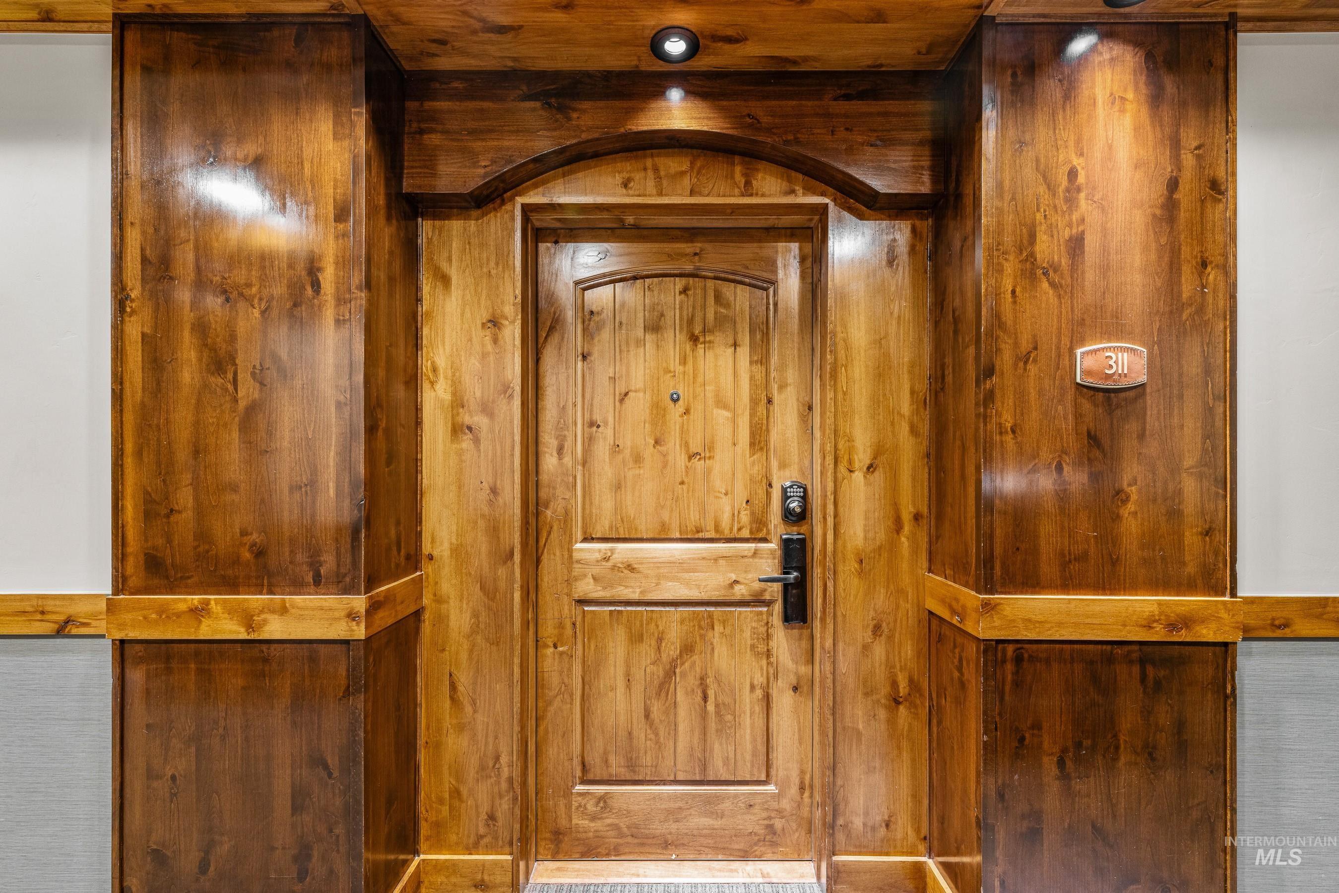 75 Arling Center Court, Donnelly, Idaho 83615, 2 Bedrooms, 2 Bathrooms, Residential For Sale, Price $1,195,000,MLS 98950745