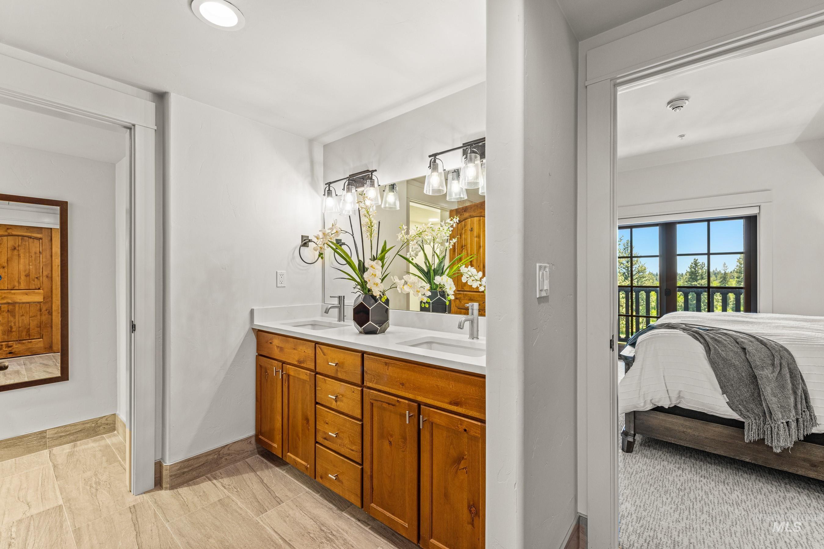 75 Arling Center Court, Donnelly, Idaho 83615, 2 Bedrooms, 2 Bathrooms, Residential For Sale, Price $1,195,000,MLS 98950745