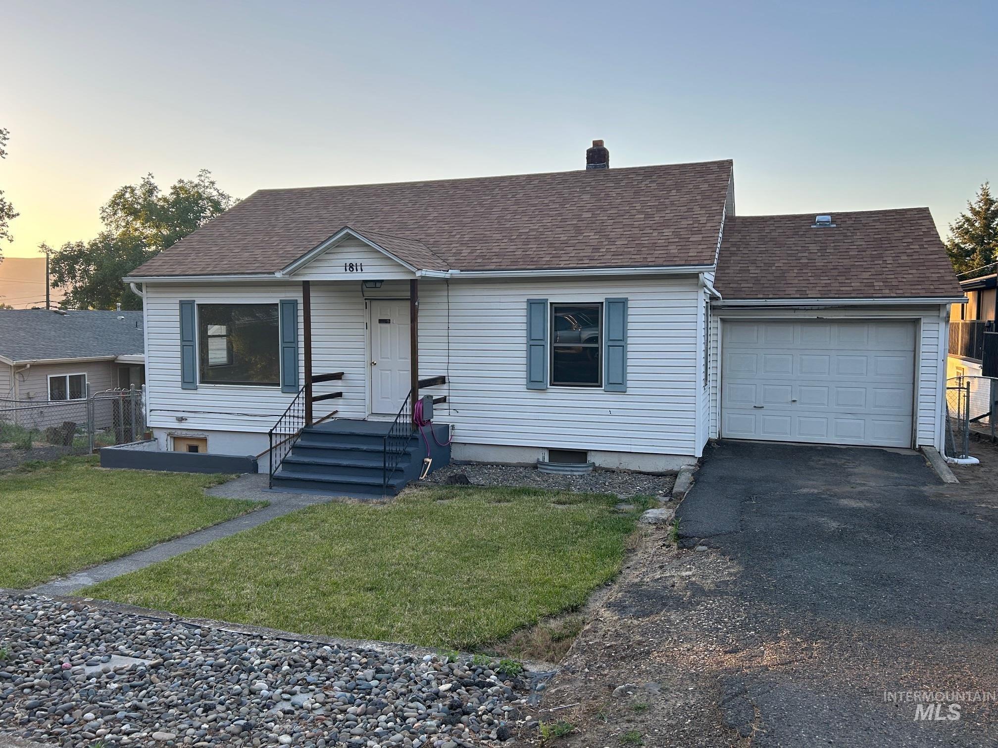 1811 17th Avenue, Lewiston, Idaho 83501, 2 Bedrooms, 1 Bathroom, Residential Income For Sale, Price $335,000,MLS 98950809