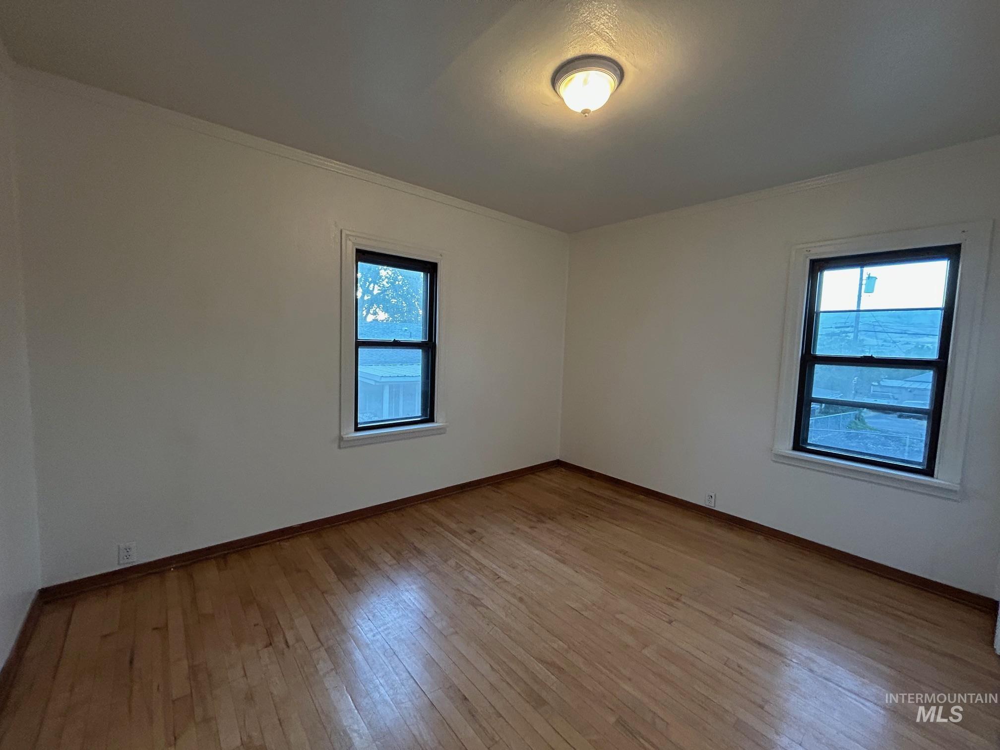 1811 17th Avenue, Lewiston, Idaho 83501, 2 Bedrooms, 1 Bathroom, Residential Income For Sale, Price $335,000,MLS 98950809