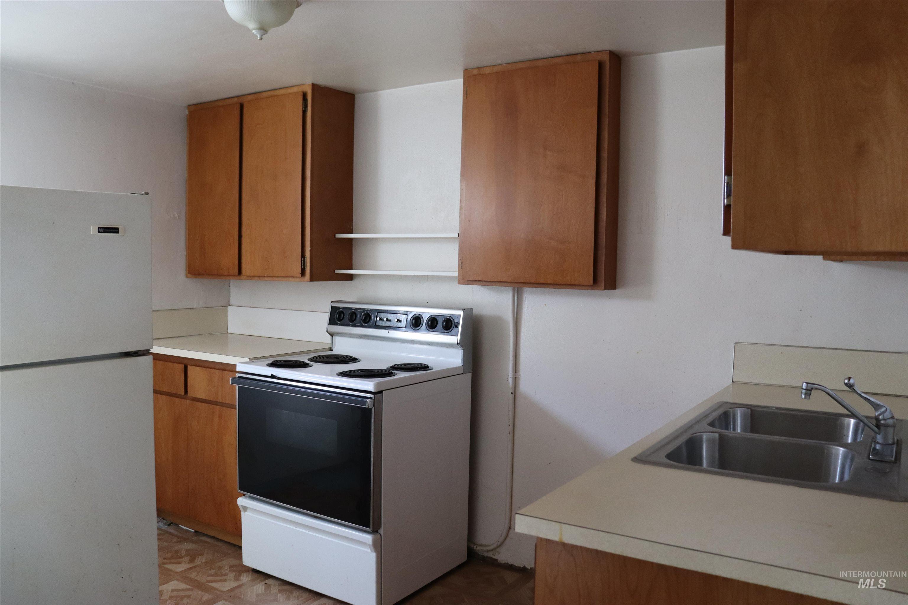 1811 17th Avenue, Lewiston, Idaho 83501, 2 Bedrooms, 1 Bathroom, Residential Income For Sale, Price $335,000,MLS 98950809