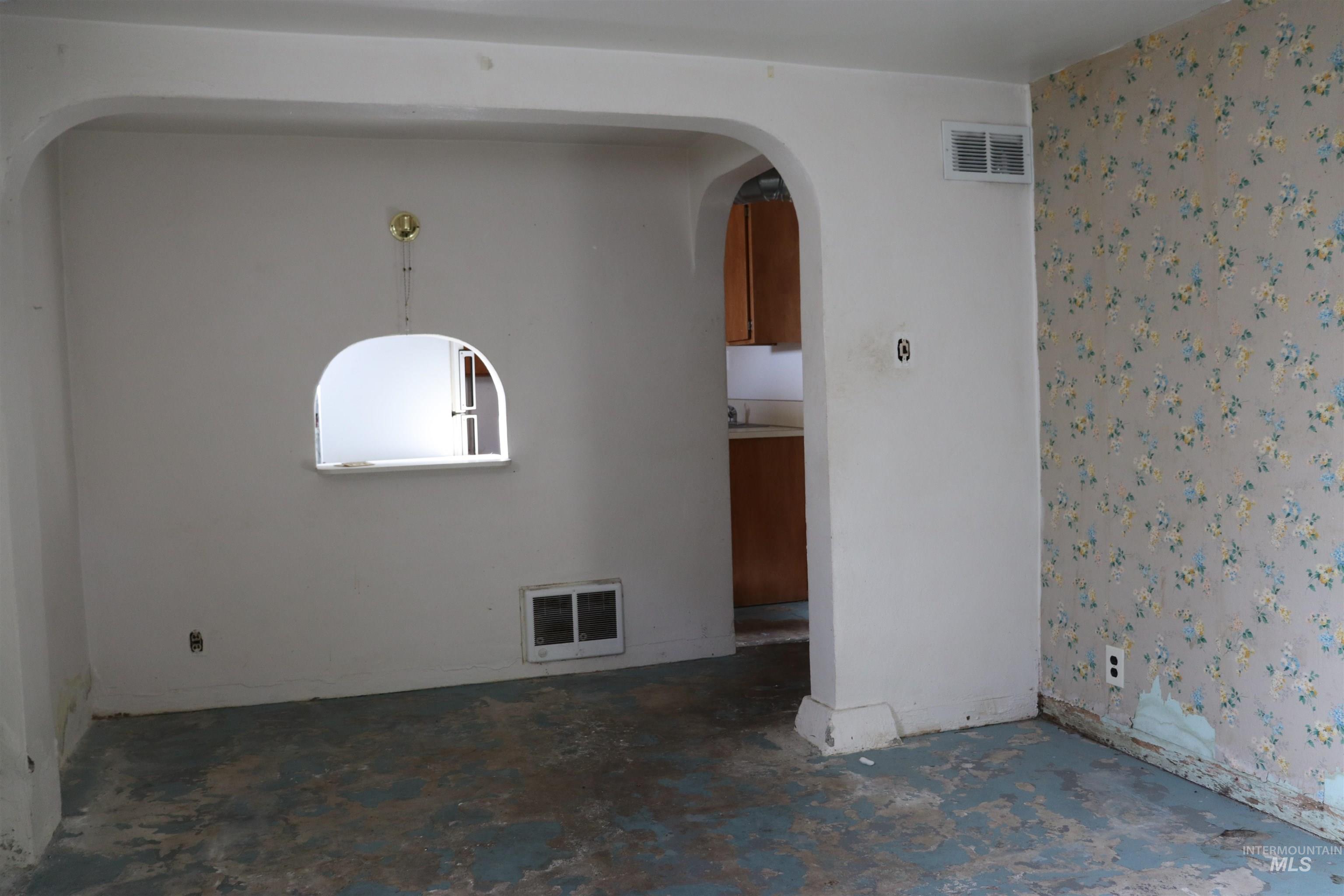 1811 17th Avenue, Lewiston, Idaho 83501, 2 Bedrooms, 1 Bathroom, Residential Income For Sale, Price $335,000,MLS 98950809