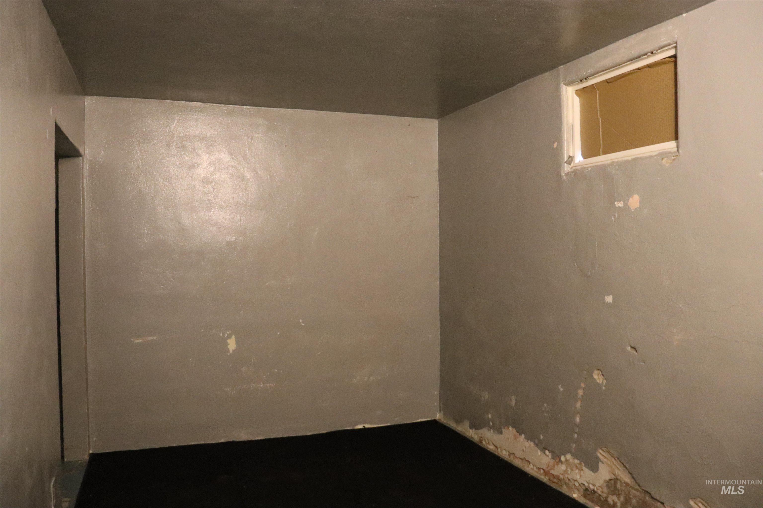 1811 17th Avenue, Lewiston, Idaho 83501, 2 Bedrooms, 1 Bathroom, Residential Income For Sale, Price $335,000,MLS 98950809