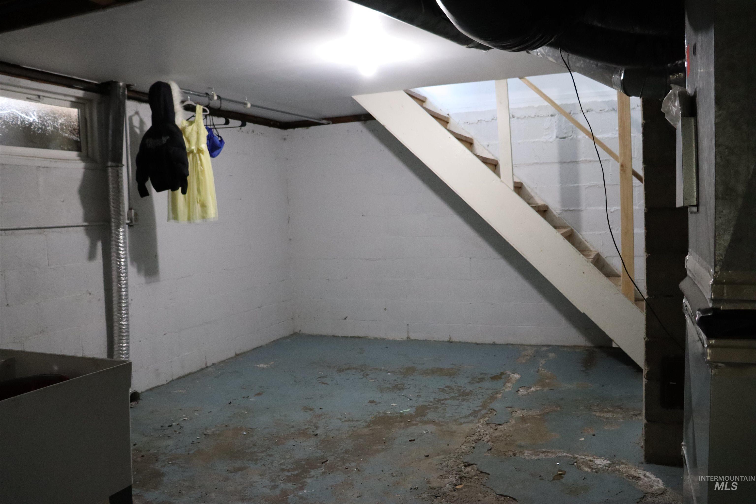 1811 17th Avenue, Lewiston, Idaho 83501, 2 Bedrooms, 1 Bathroom, Residential Income For Sale, Price $335,000,MLS 98950809