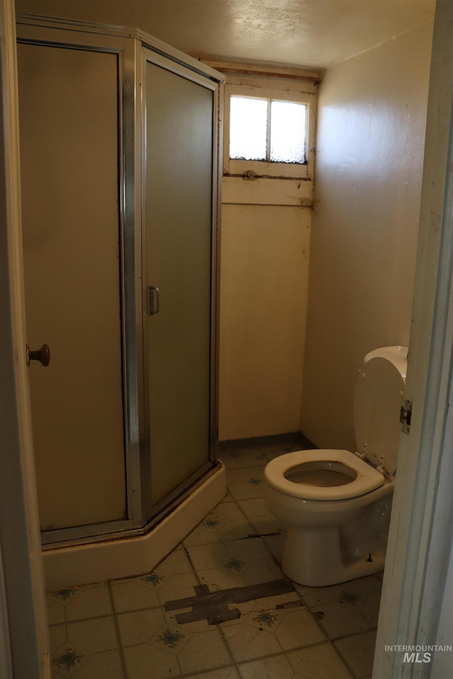 1811 17th Avenue, Lewiston, Idaho 83501, 2 Bedrooms, 1 Bathroom, Residential Income For Sale, Price $335,000,MLS 98950809