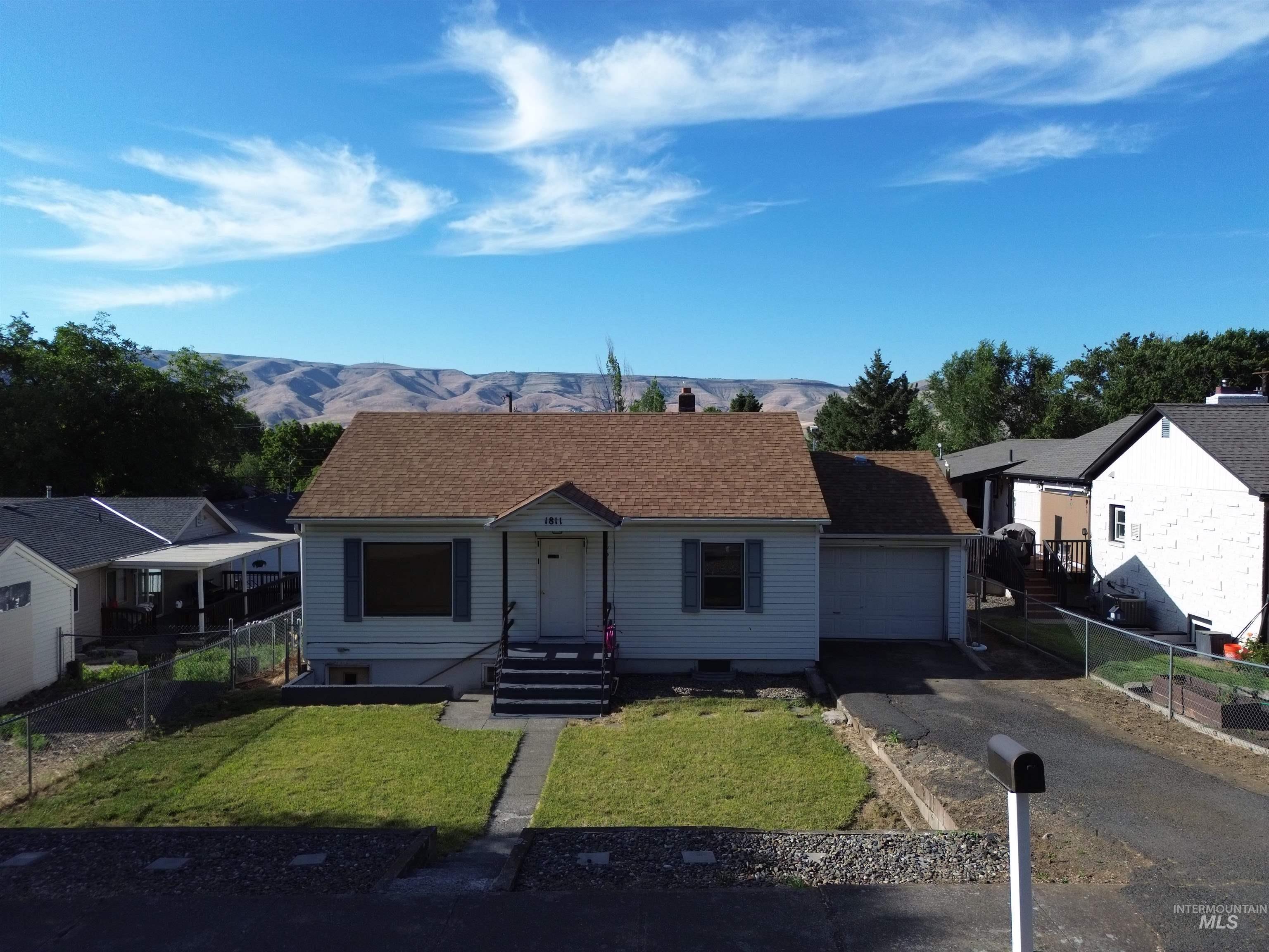 1811 17th Avenue, Lewiston, Idaho 83501, 2 Bedrooms, 1 Bathroom, Residential Income For Sale, Price $335,000,MLS 98950809