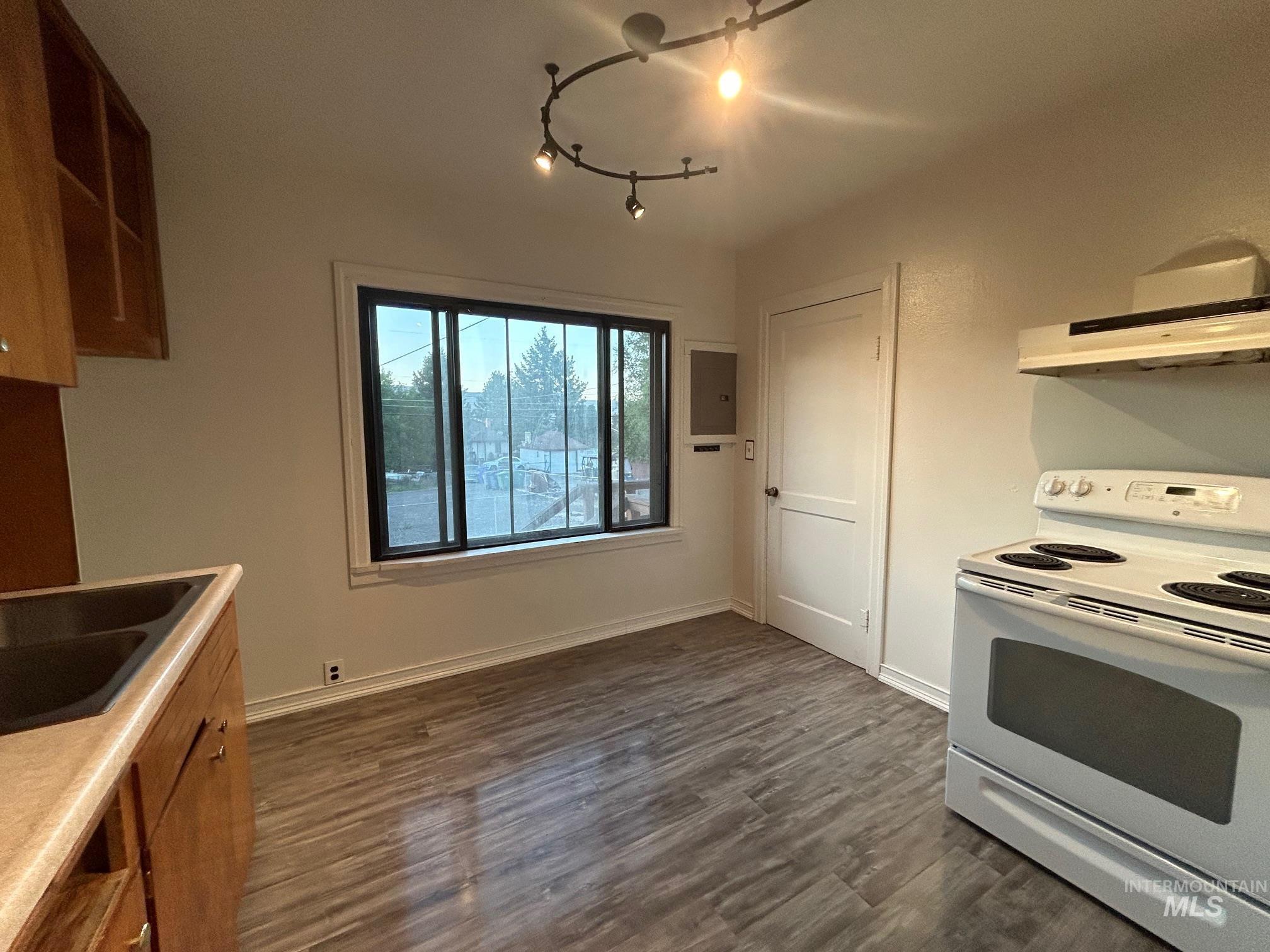 1811 17th Avenue, Lewiston, Idaho 83501, 2 Bedrooms, 1 Bathroom, Residential Income For Sale, Price $335,000,MLS 98950809