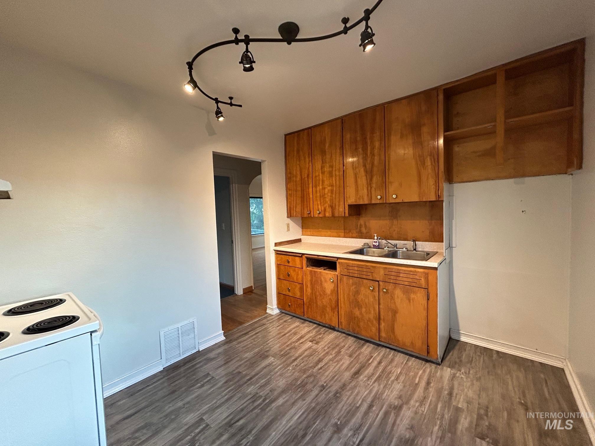 1811 17th Avenue, Lewiston, Idaho 83501, 2 Bedrooms, 1 Bathroom, Residential Income For Sale, Price $335,000,MLS 98950809