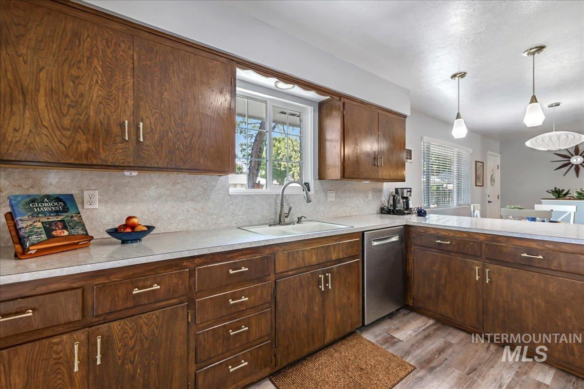 539 Rimview Dr, Twin Falls, Idaho 83301, 5 Bedrooms, 3 Bathrooms, Residential For Sale, Price $559,900,MLS 98950828