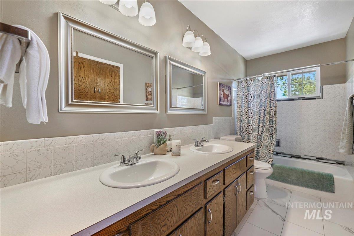 539 Rimview Dr, Twin Falls, Idaho 83301, 5 Bedrooms, 3 Bathrooms, Residential For Sale, Price $579,900, 98950828