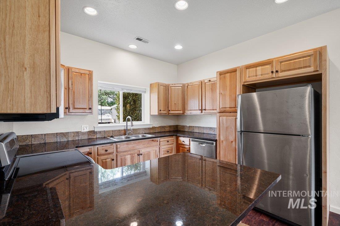 316 N 11th St, Payette, Idaho 83661-2418, 2 Bedrooms, 1.5 Bathrooms, Residential Income For Sale, Price $2,190,000, 98950843