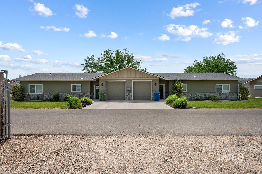 316 N 11th St, Payette, Idaho 83661-2418, 2 Bedrooms, 1.5 Bathrooms, Residential Income For Sale, Price $2,190,000, 98950843