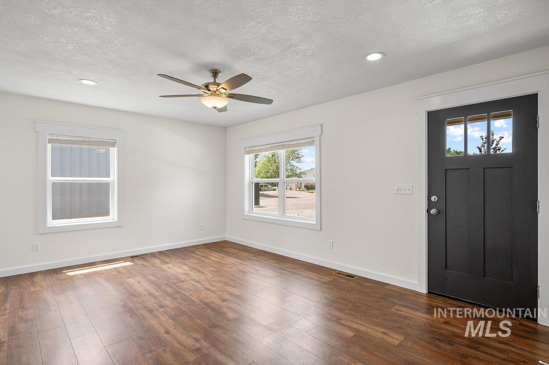 316 N 11th St, Payette, Idaho 83661-2418, 2 Bedrooms, 1.5 Bathrooms, Residential Income For Sale, Price $2,190,000, 98950843