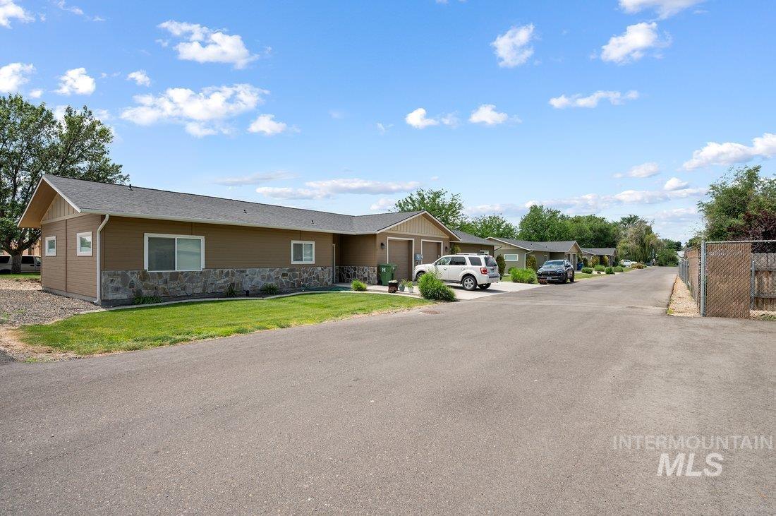 316 N 11th St, Payette, Idaho 83661-2418, 2 Bedrooms, 1.5 Bathrooms, Residential Income For Sale, Price $2,190,000, 98950843