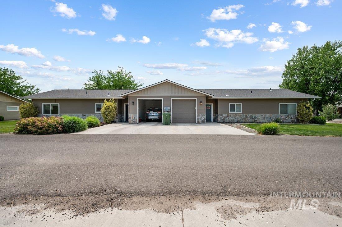 316 N 11th St, Payette, Idaho 83661-2418, 2 Bedrooms, 1.5 Bathrooms, Residential Income For Sale, Price $2,190,000, 98950843