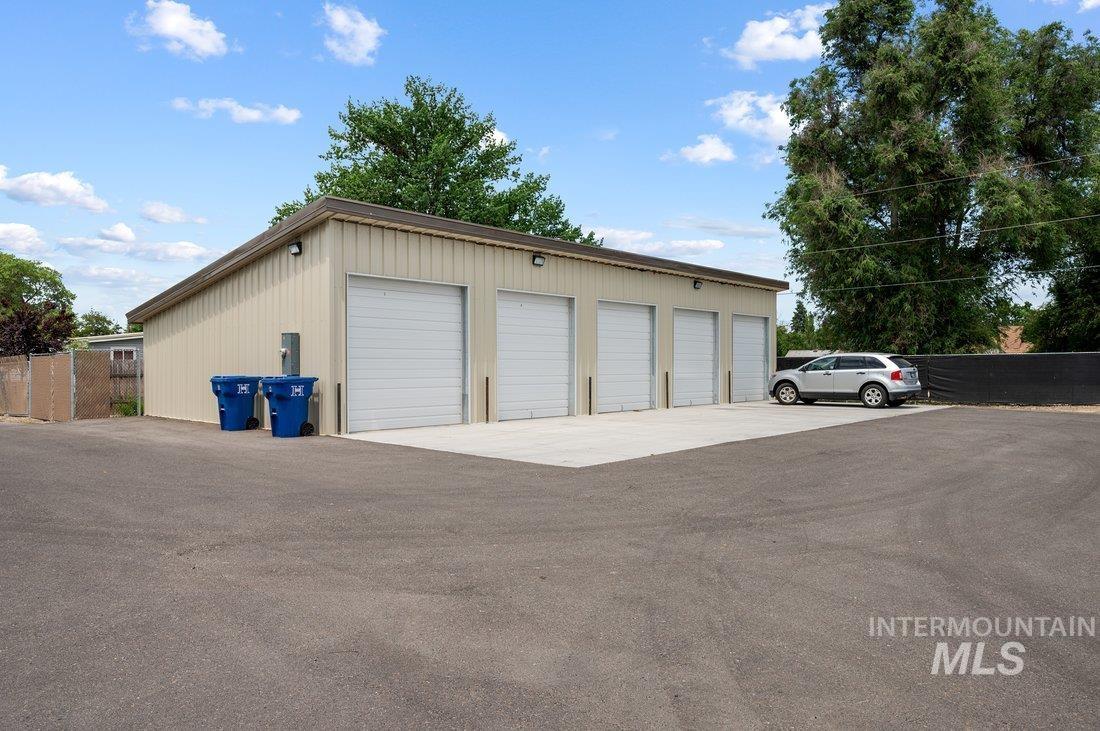 316 N 11th St, Payette, Idaho 83661-2418, 2 Bedrooms, 1.5 Bathrooms, Residential Income For Sale, Price $2,190,000, 98950843