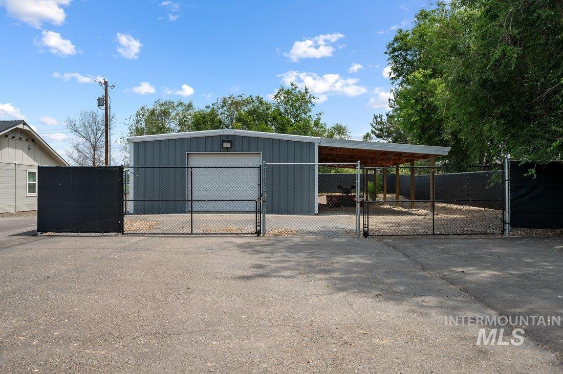 316 N 11th St, Payette, Idaho 83661-2418, 2 Bedrooms, 1.5 Bathrooms, Residential Income For Sale, Price $2,190,000, 98950843