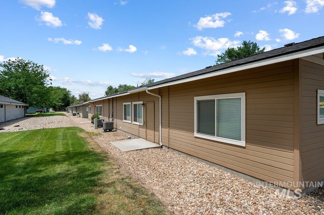 316 N 11th St, Payette, Idaho 83661-2418, 2 Bedrooms, 1.5 Bathrooms, Residential Income For Sale, Price $2,190,000, 98950843