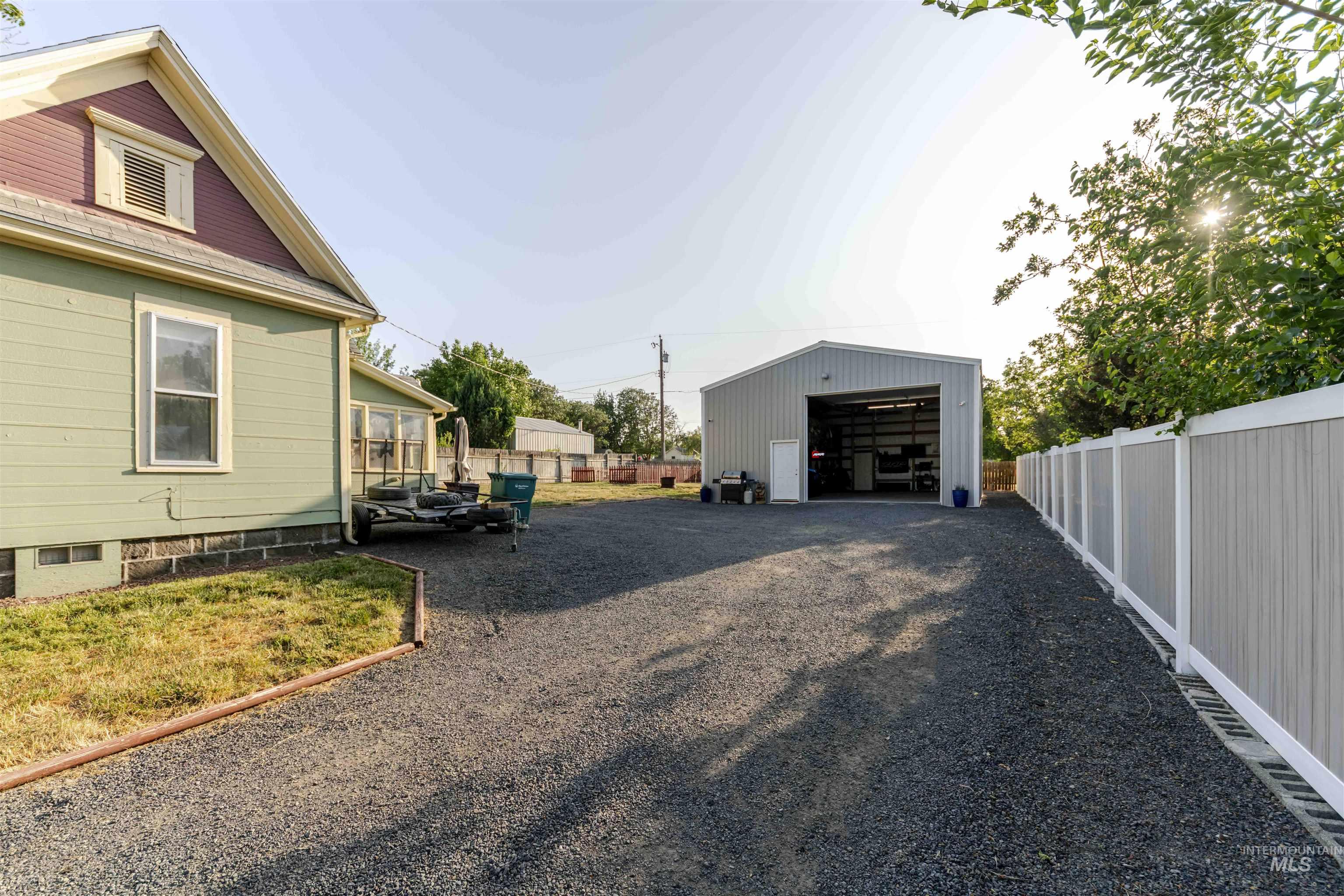 1318 McCarroll Street, Clarkston, Washington 99403, 2 Bedrooms, 1 Bathroom, Residential For Sale, Price $299,999,MLS 98950972