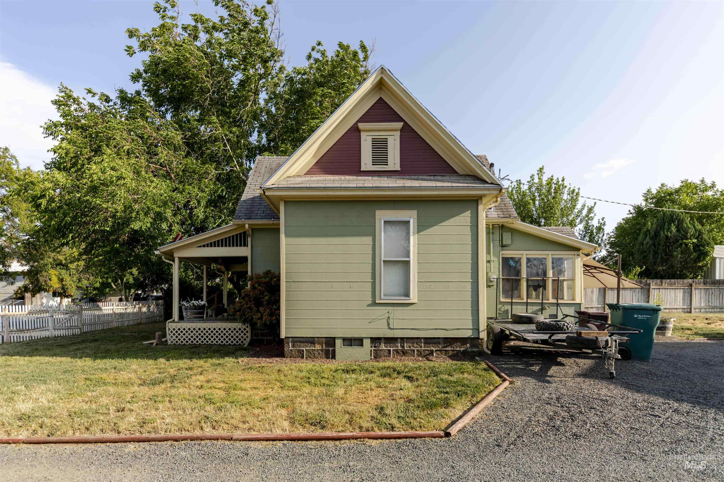 1318 McCarroll Street, Clarkston, Washington 99403, 2 Bedrooms, 1 Bathroom, Residential For Sale, Price $299,999,MLS 98950972