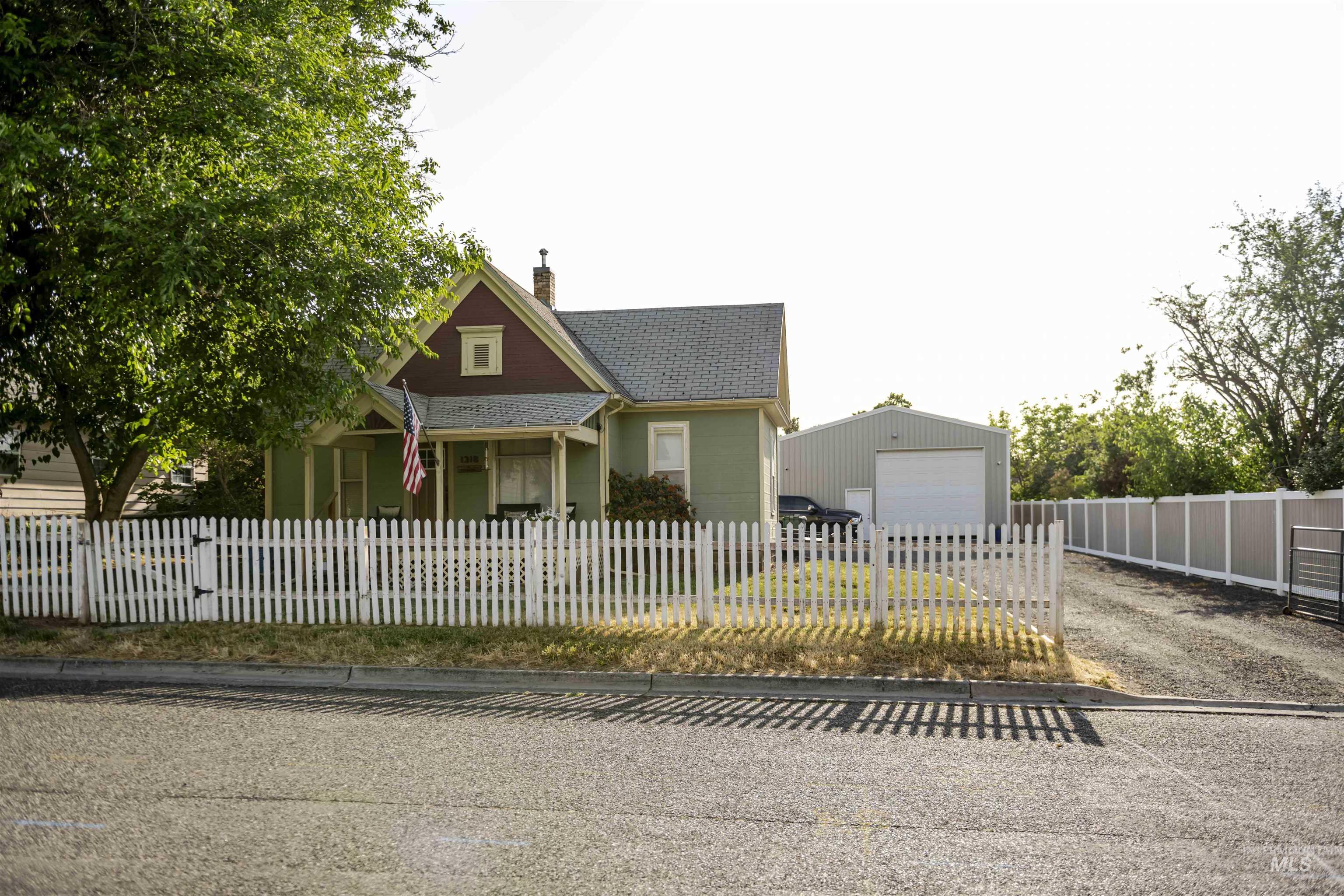 1318 McCarroll Street, Clarkston, Washington 99403, 2 Bedrooms, 1 Bathroom, Residential For Sale, Price $299,999,MLS 98950972