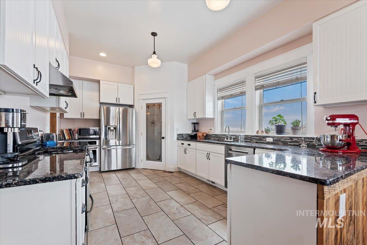 675 W Russell Dr, Prairie, Idaho 83647, 3 Bedrooms, 2 Bathrooms, Residential For Sale, Price $1,500,000,MLS 98951187