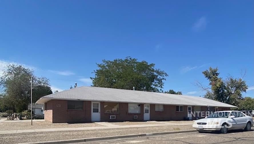 411 NW 1st St, Ontario, Oregon 97914, 2 Bedrooms, 1 Bathroom, Residential Income For Sale, Price $749,900, 98951240