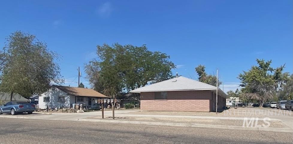 411 NW 1st St, Ontario, Oregon 97914, 2 Bedrooms, 1 Bathroom, Residential Income For Sale, Price $749,900, 98951240