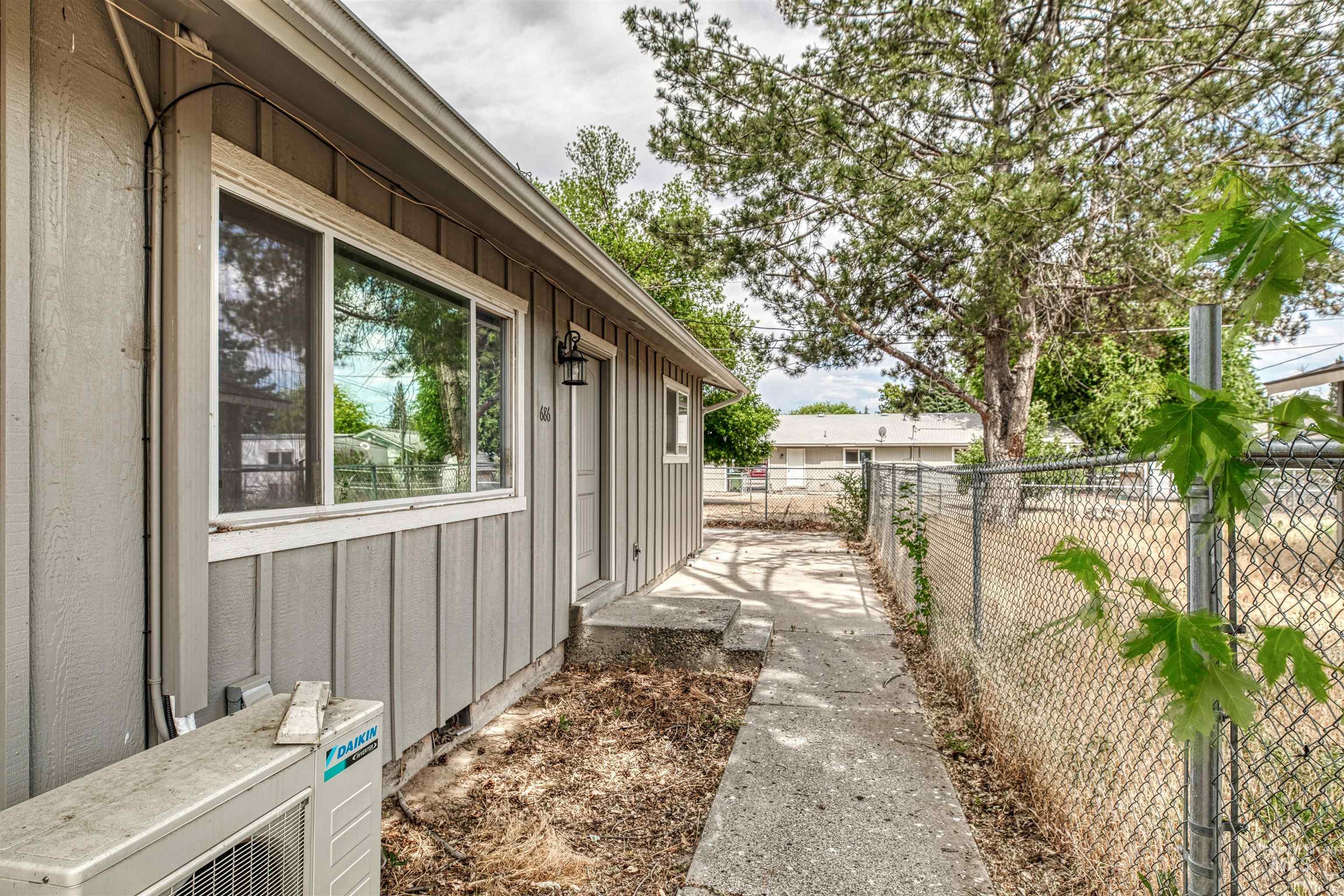 684/686 NW 6th St, Ontario, Oregon 97914, 2 Bedrooms, 1 Bathroom, Residential Income For Sale, Price $350,000,MLS 98951271