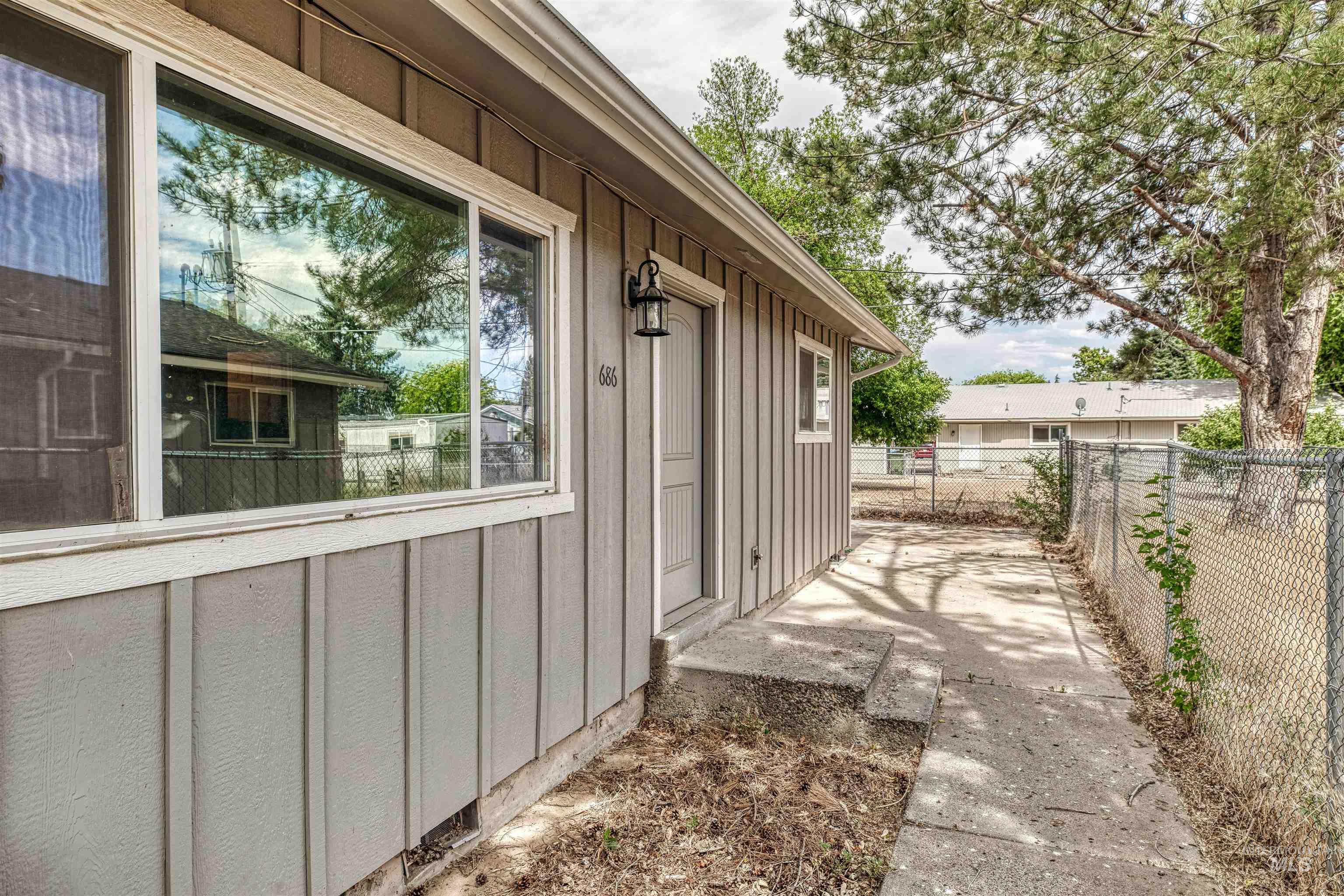 684/686 NW 6th St, Ontario, Oregon 97914, 2 Bedrooms, 1 Bathroom, Residential Income For Sale, Price $350,000,MLS 98951271