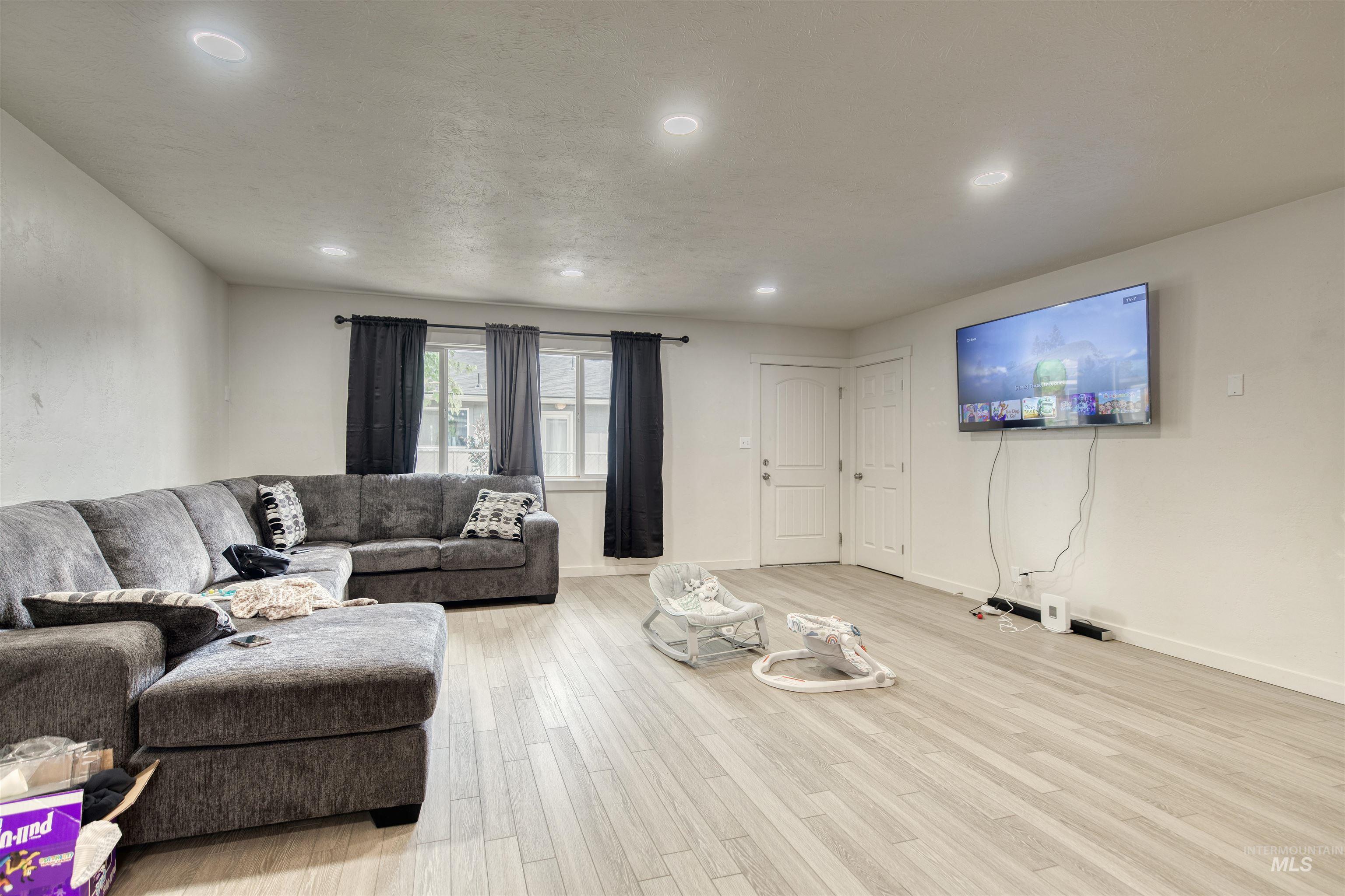 684/686 NW 6th St, Ontario, Oregon 97914, 2 Bedrooms, 1 Bathroom, Residential Income For Sale, Price $350,000,MLS 98951271