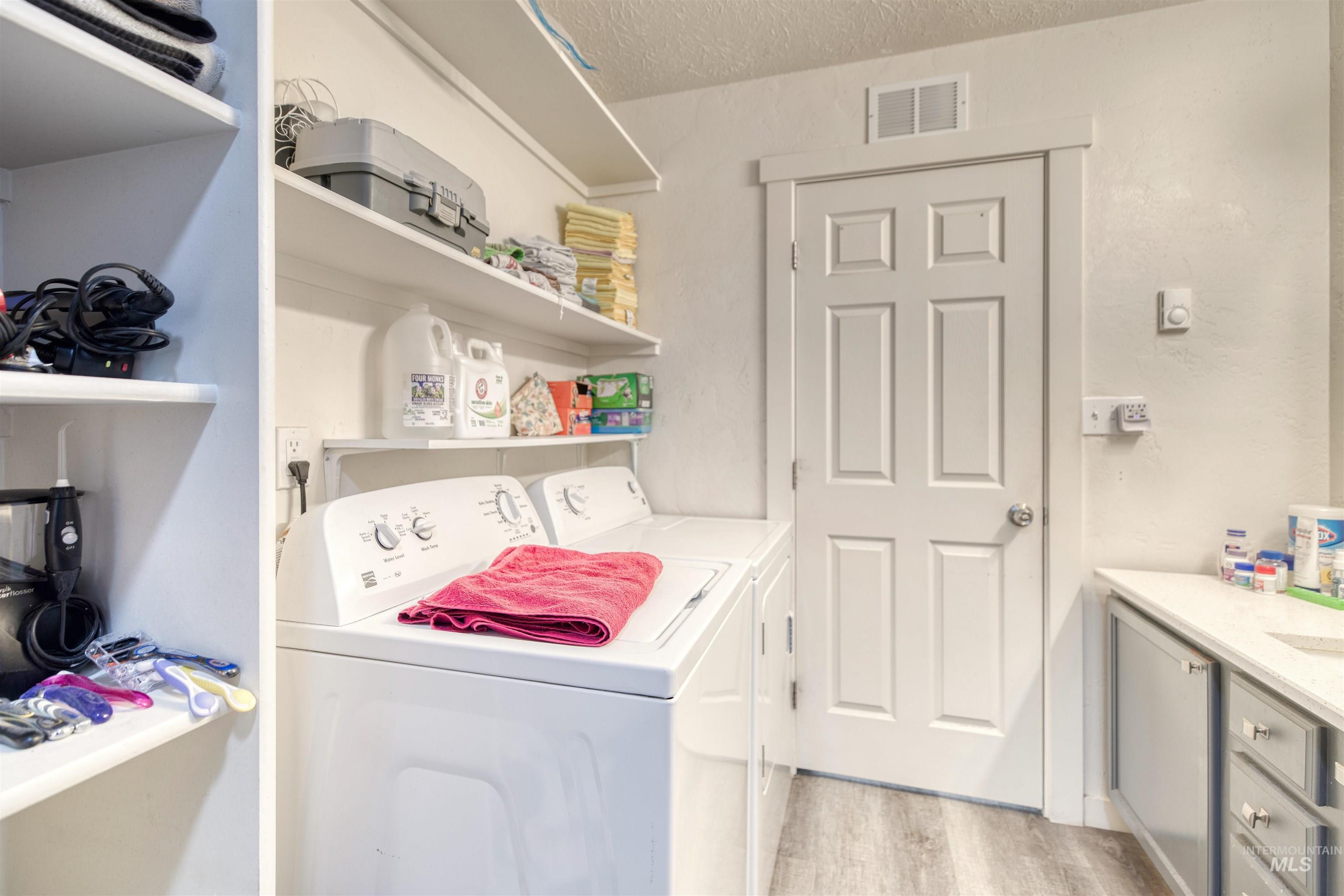 684/686 NW 6th St, Ontario, Oregon 97914, 2 Bedrooms, 1 Bathroom, Residential Income For Sale, Price $350,000,MLS 98951271