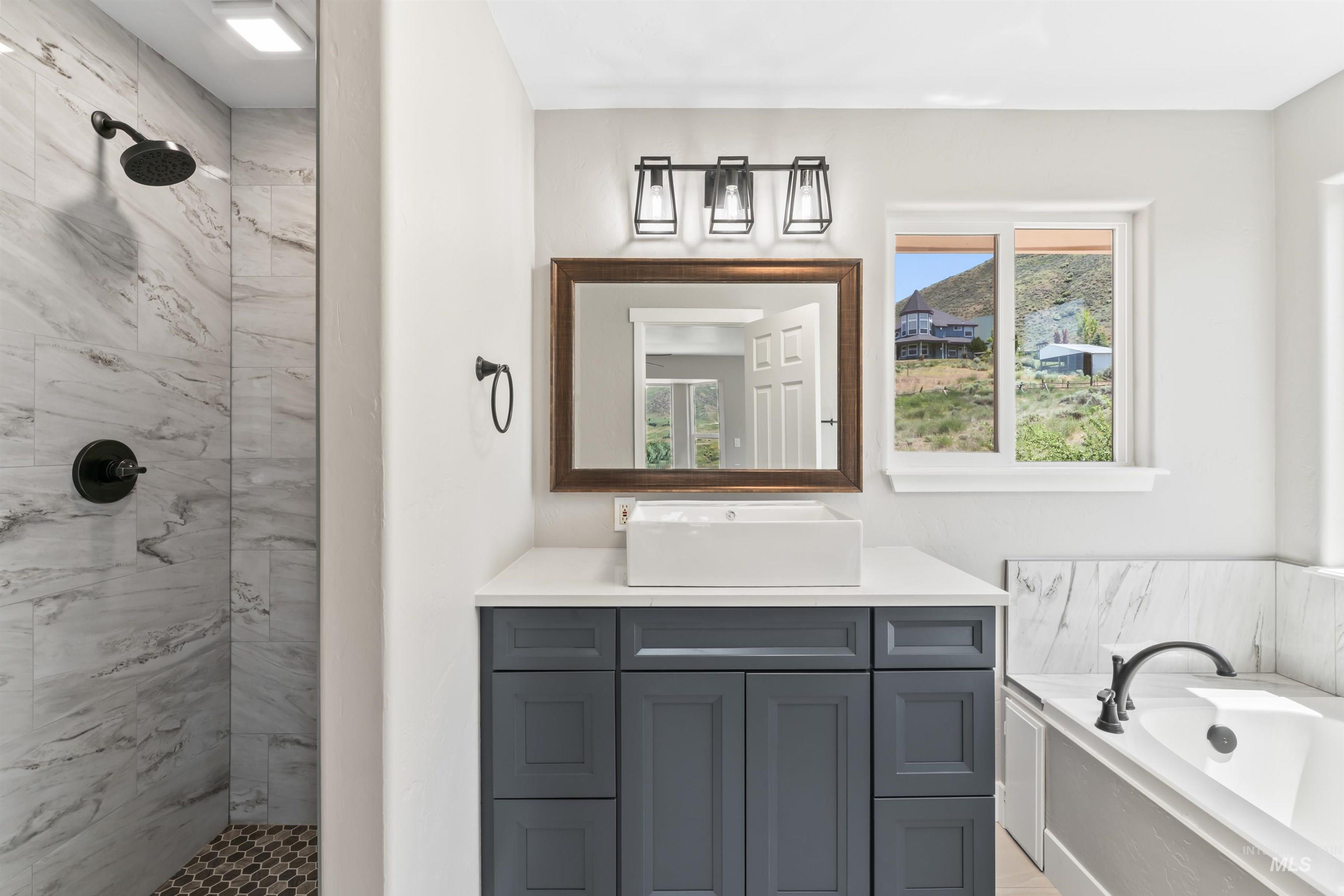 25 Horseshu Vue Circle, Horseshoe Bend, Idaho 83629, 4 Bedrooms, 3.5 Bathrooms, Residential For Sale, Price $829,900, 98951281