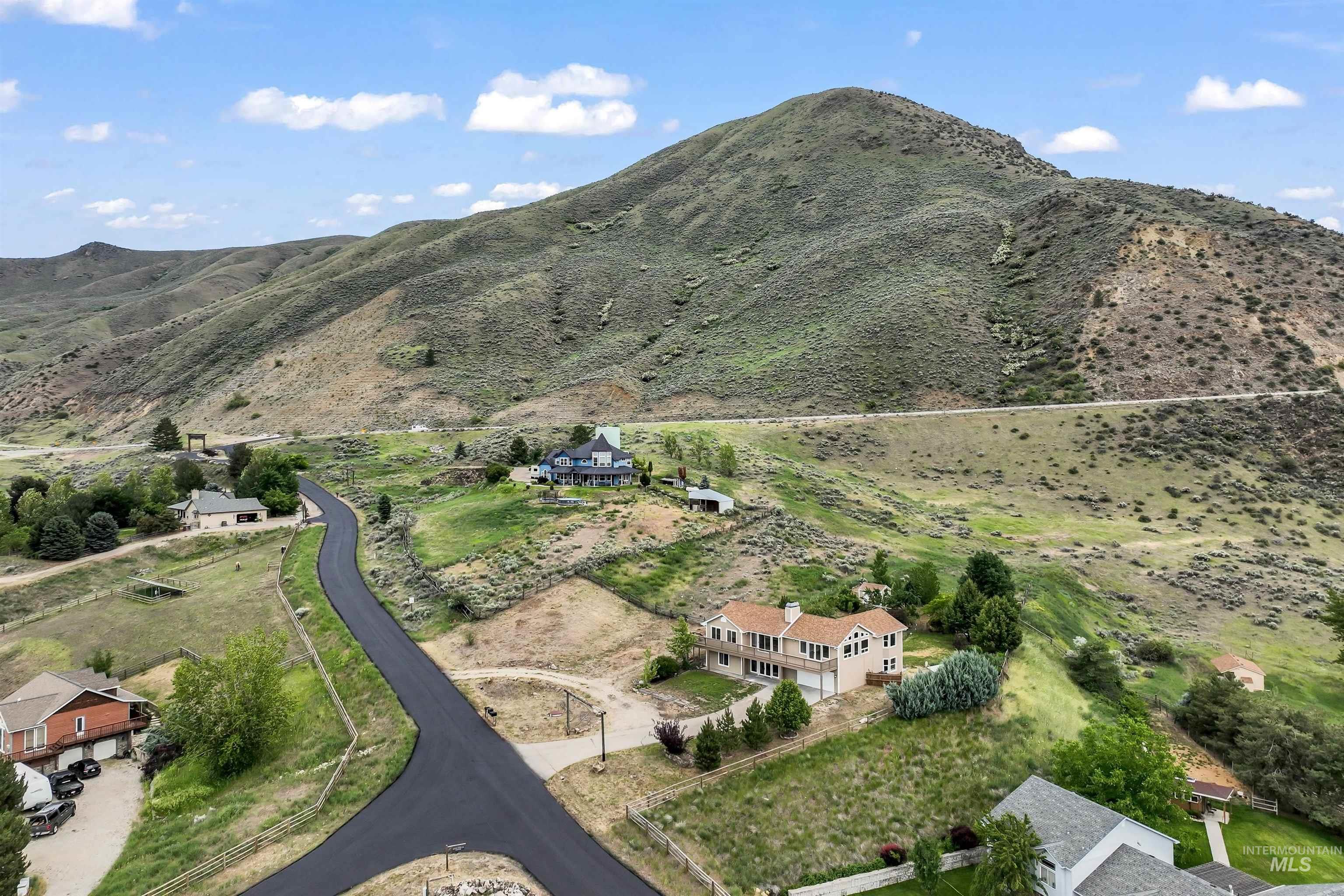 25 Horseshu Vue Circle, Horseshoe Bend, Idaho 83629, 4 Bedrooms, 3.5 Bathrooms, Residential For Sale, Price $829,900, 98951281