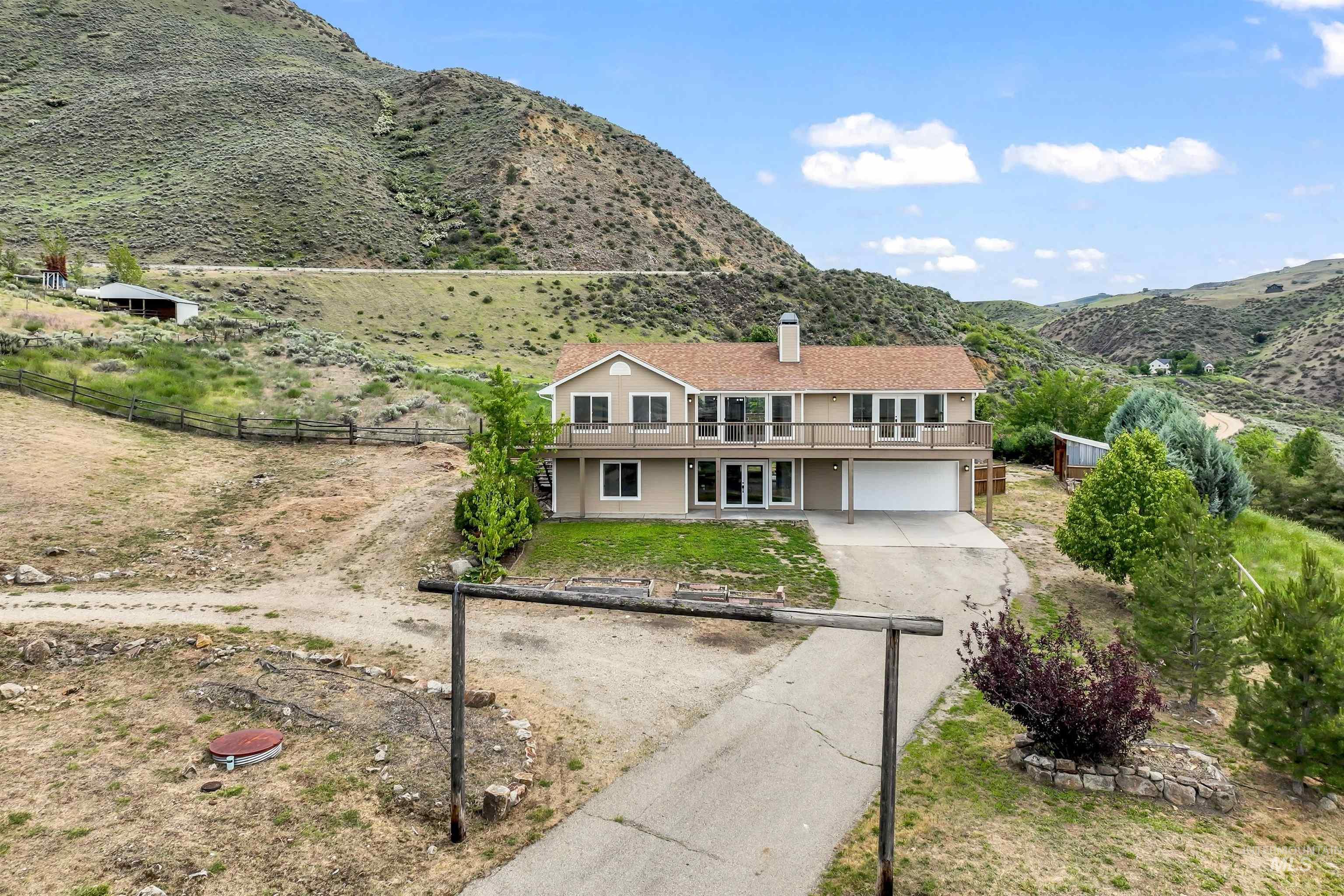 25 Horseshu Vue Circle, Horseshoe Bend, Idaho 83629, 4 Bedrooms, 3.5 Bathrooms, Residential For Sale, Price $829,900, 98951281