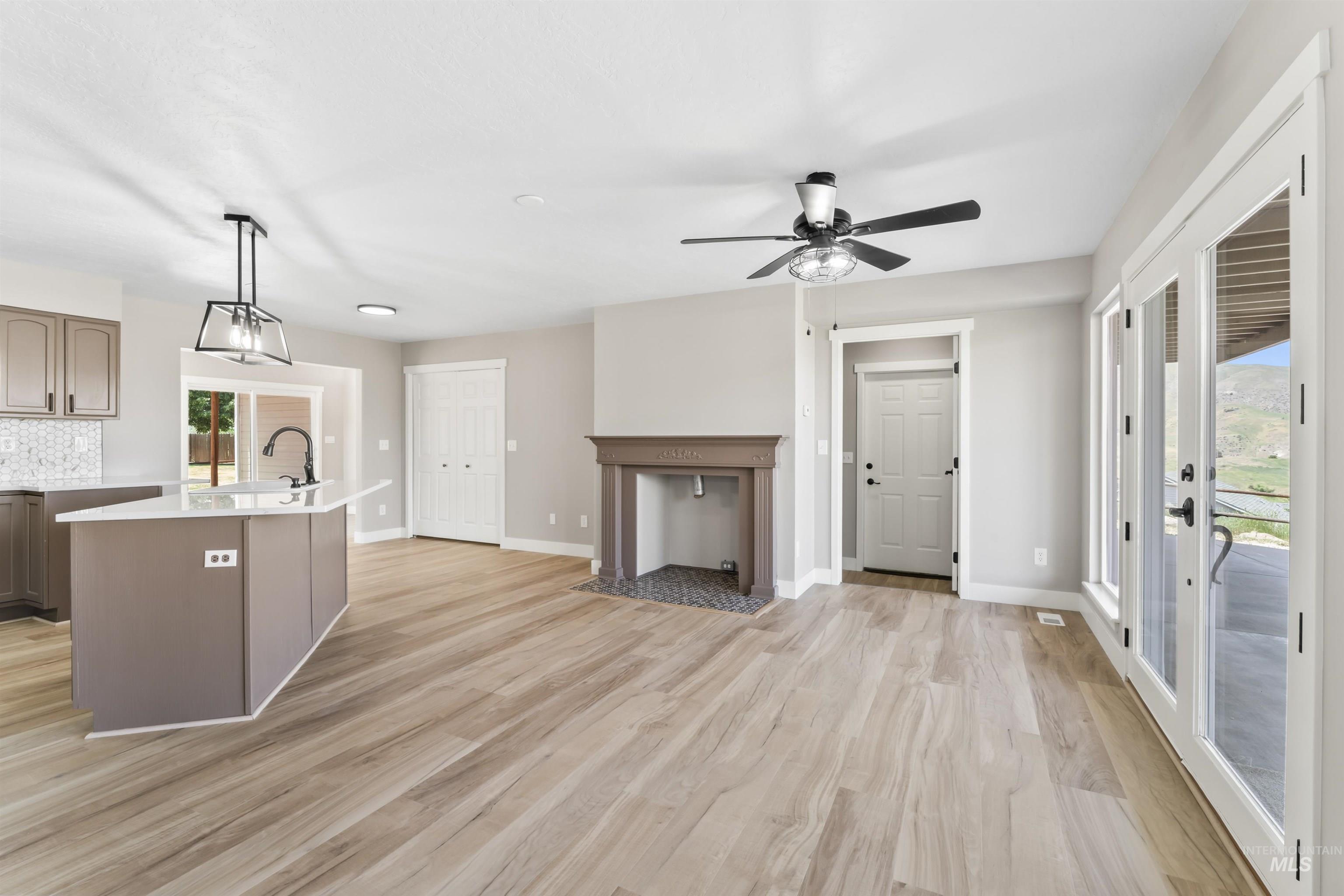 25 Horseshu Vue Circle, Horseshoe Bend, Idaho 83629, 4 Bedrooms, 3.5 Bathrooms, Residential For Sale, Price $829,900, 98951281