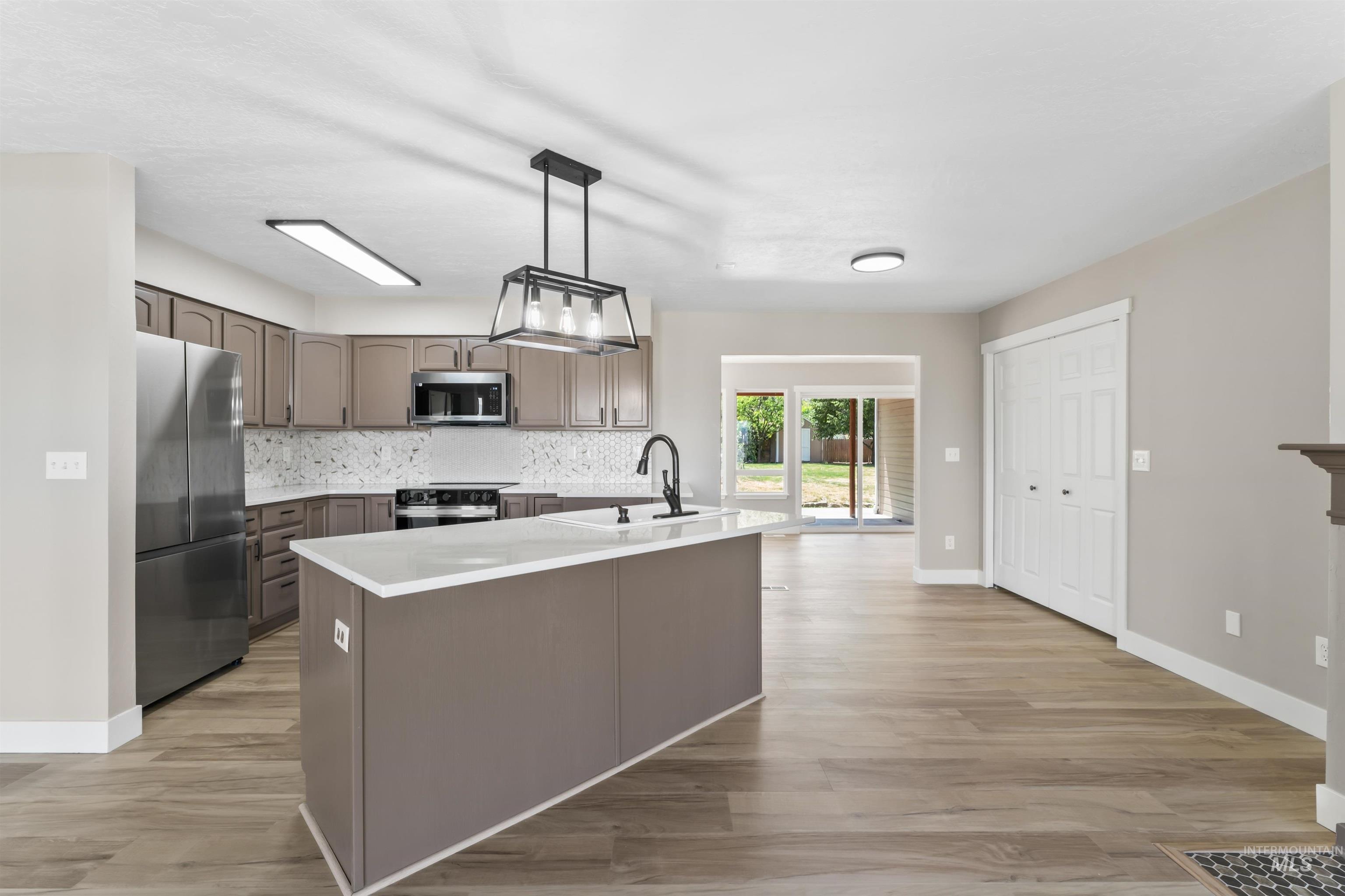 25 Horseshu Vue Circle, Horseshoe Bend, Idaho 83629, 4 Bedrooms, 3.5 Bathrooms, Residential For Sale, Price $829,900, 98951281