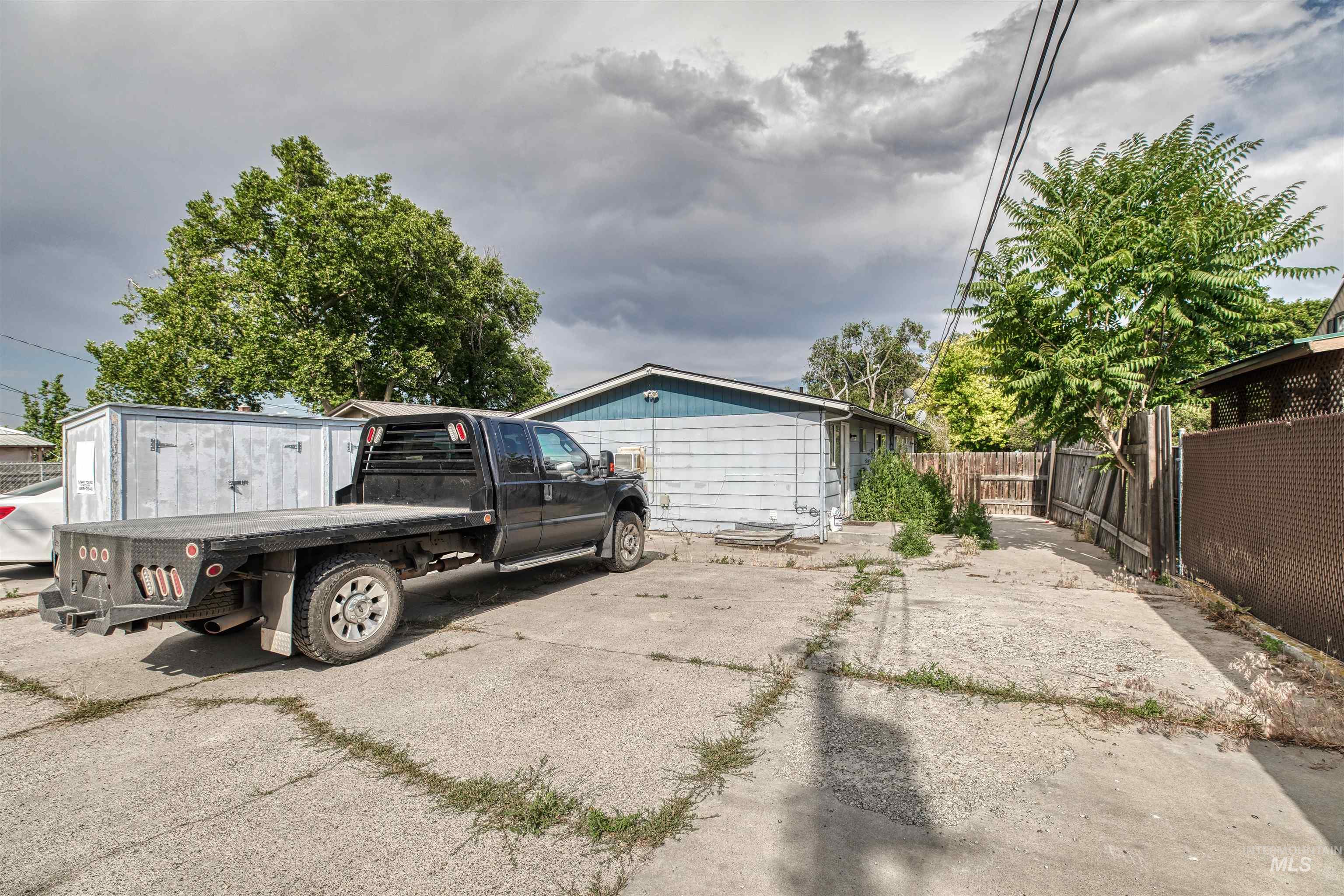 345/347 NW 7th St, Ontario, Oregon 97914, 2 Bedrooms, 1 Bathroom, Residential Income For Sale, Price $305,000,MLS 98951288