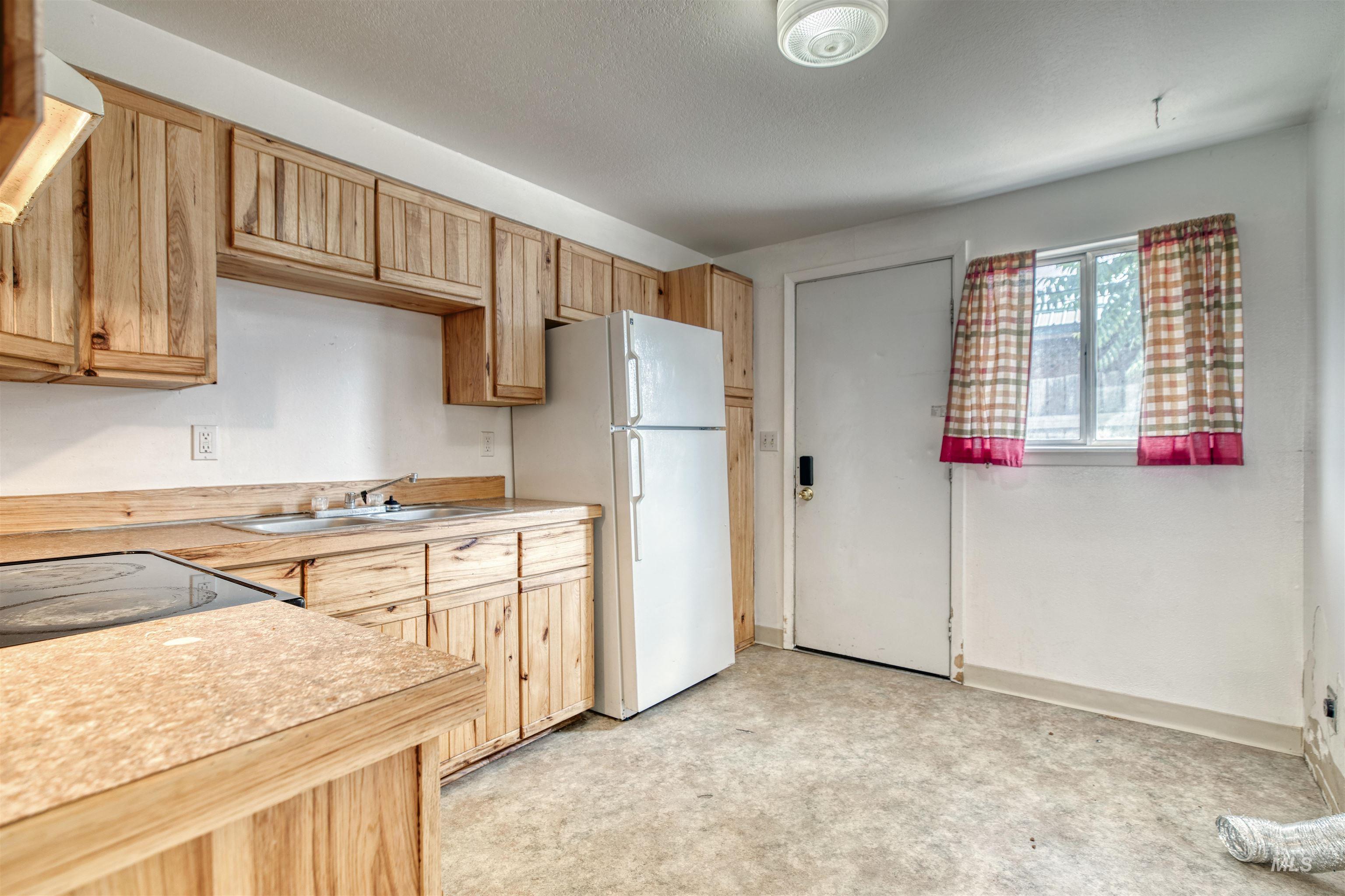 345/347 NW 7th St, Ontario, Oregon 97914, 2 Bedrooms, 1 Bathroom, Residential Income For Sale, Price $305,000,MLS 98951288