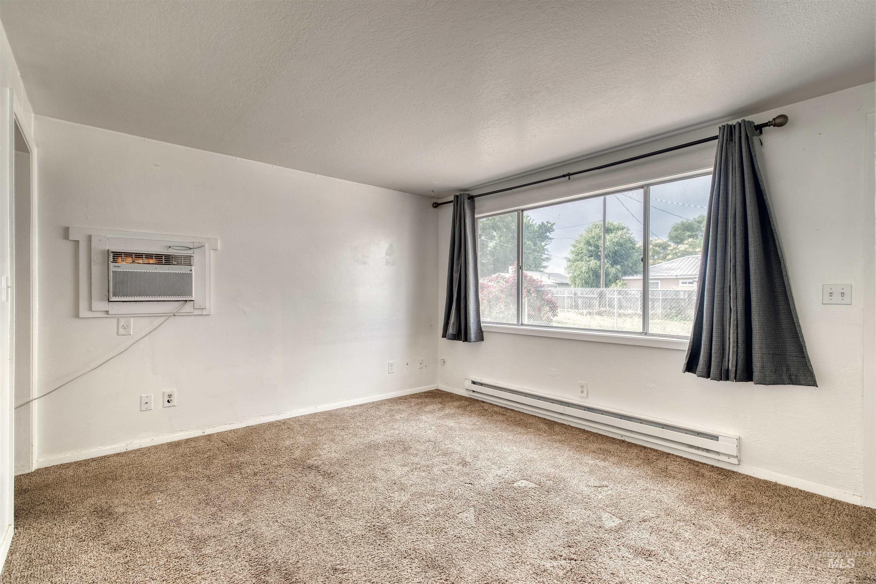 345/347 NW 7th St, Ontario, Oregon 97914, 2 Bedrooms, 1 Bathroom, Residential Income For Sale, Price $305,000,MLS 98951288